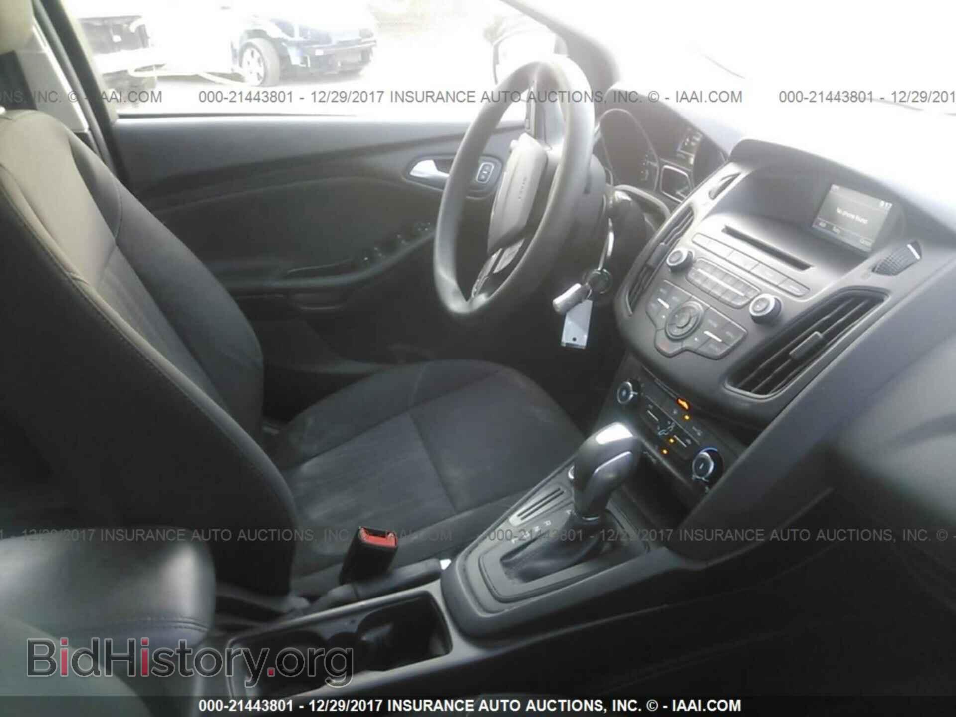 2016 Ford Focus - VIN: 1FADP3F21GL384389 - Photo 5