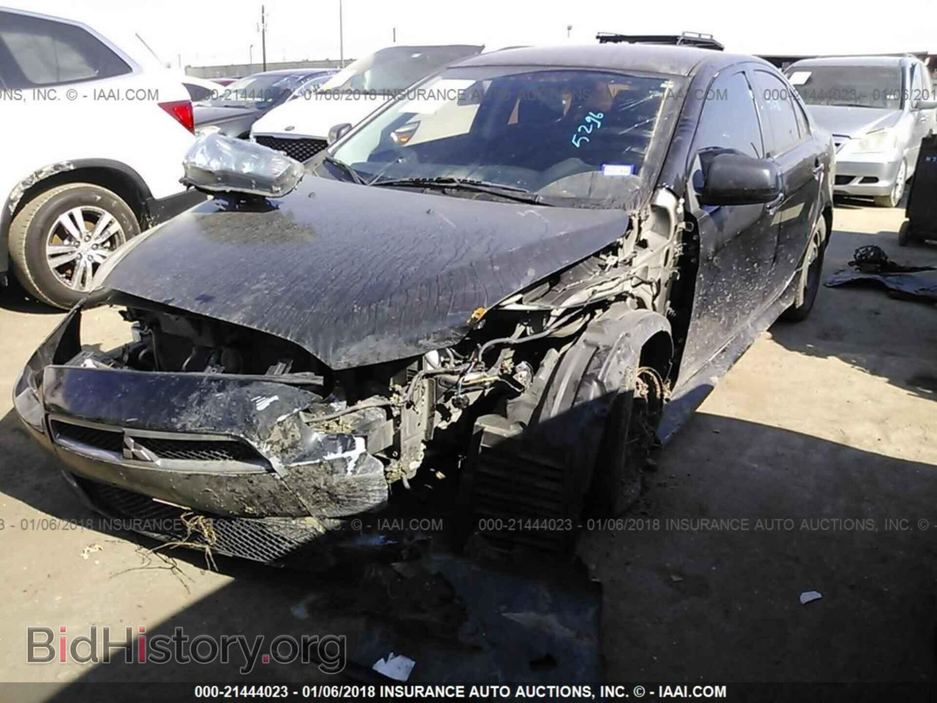 2014 Mitsubishi Lancer - VIN: JA32U2FU8EU023270 - Фото 2