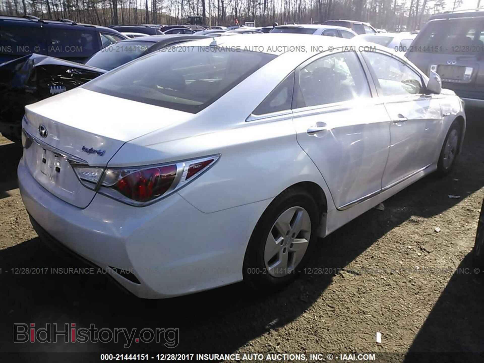 2012 Hyundai Sonata - VIN: KMHEC4A42CA054237 - Photo 4