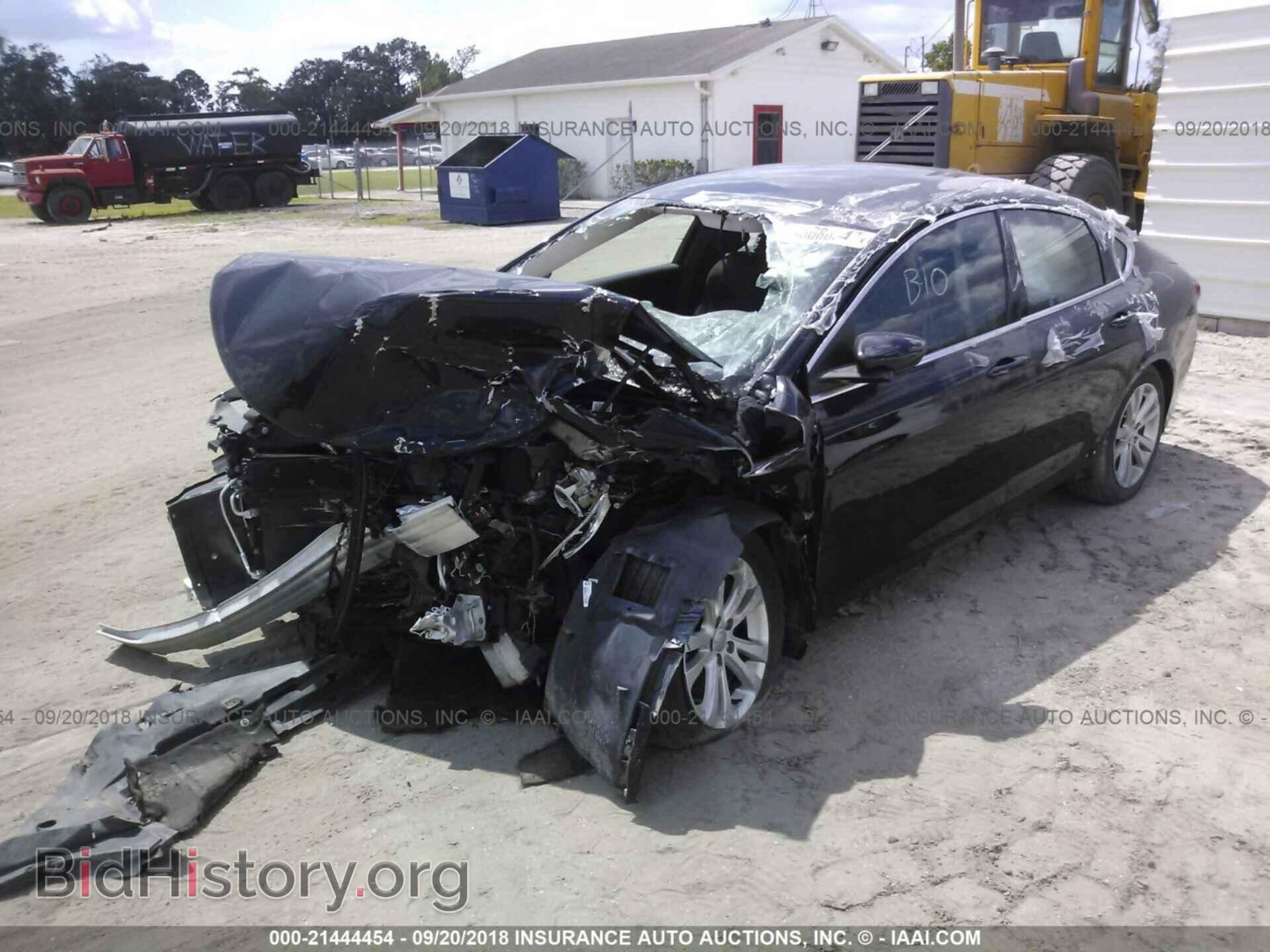 2015 Chrysler 200 - VIN: 1C3CCCAB7FN708283 - Photo 2