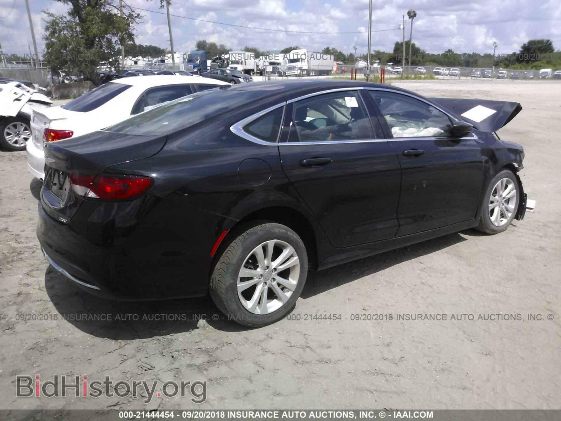 2015 Chrysler 200 - VIN: 1C3CCCAB7FN708283 - Photo 4