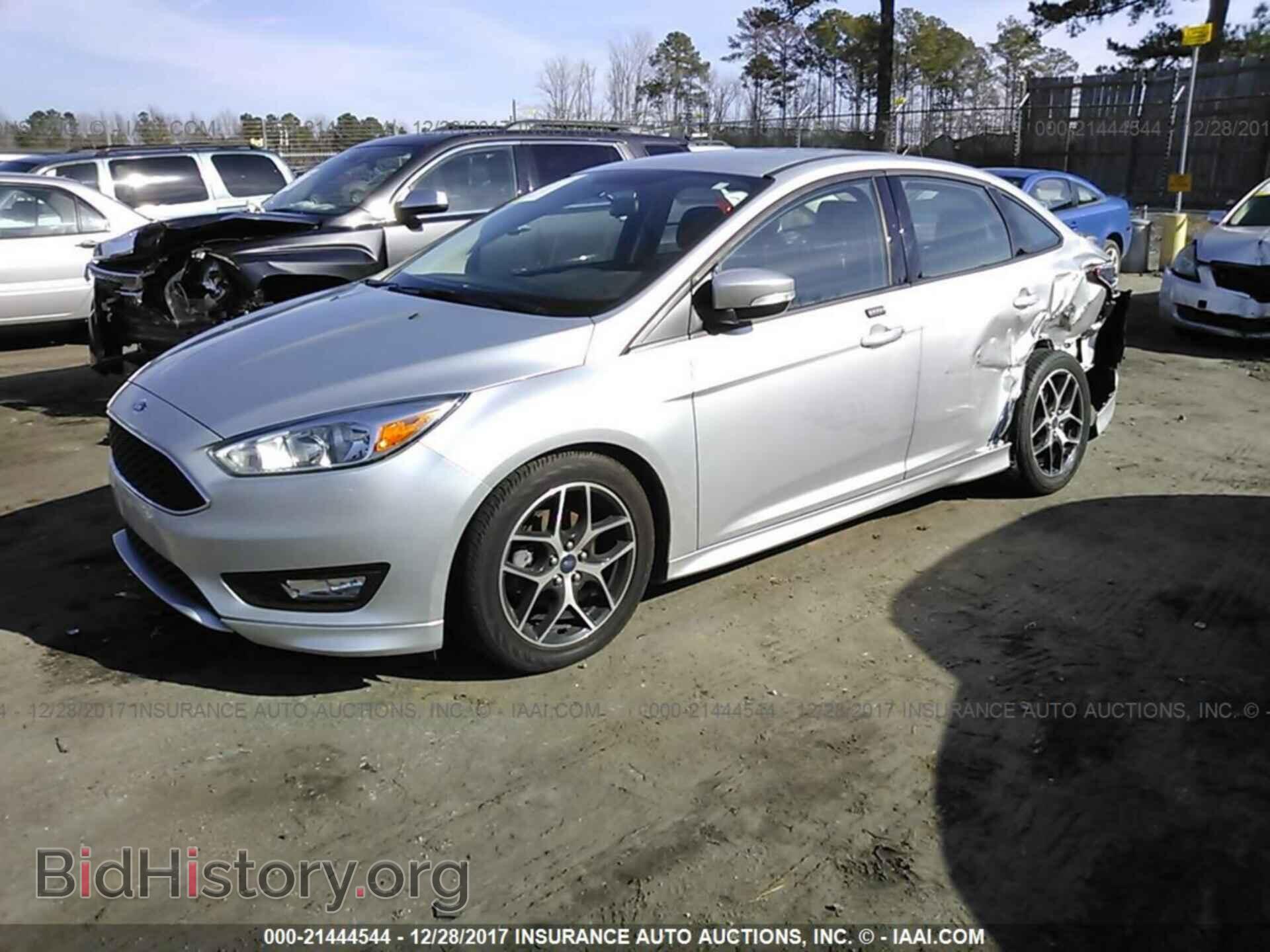 2016 Ford Focus - VIN: 1FADP3F27GL210813 - Фото 2