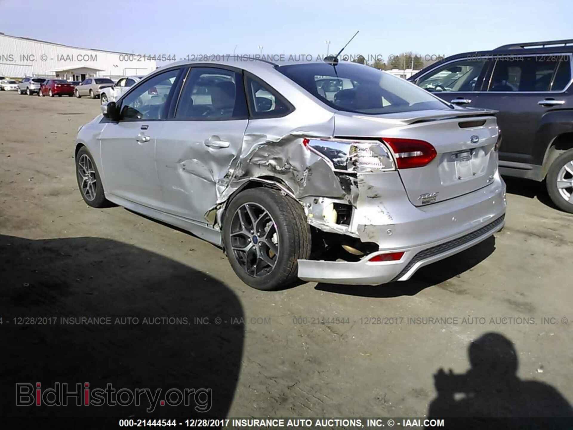 2016 Ford Focus - VIN: 1FADP3F27GL210813 - Фото 3