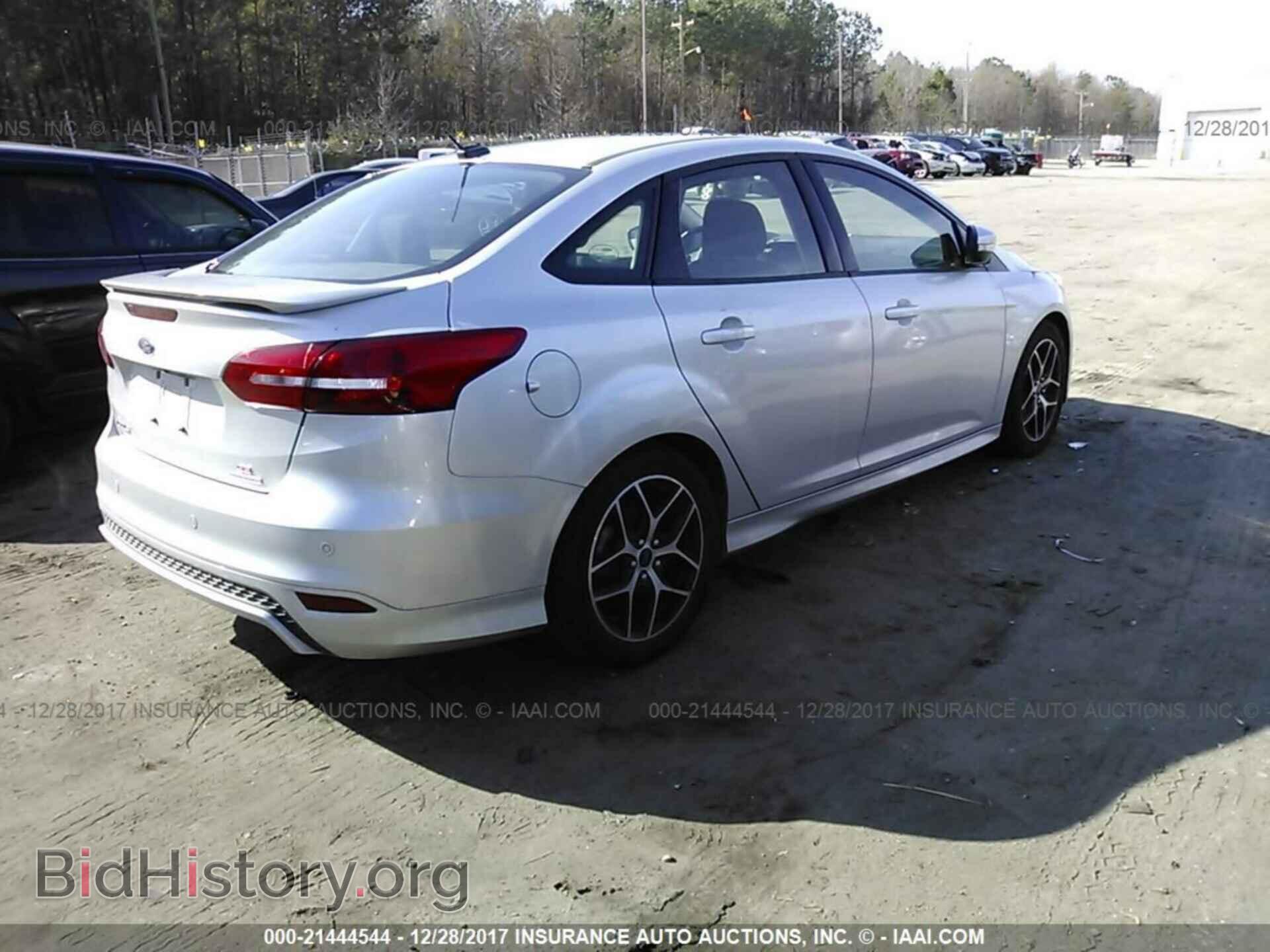 2016 Ford Focus - VIN: 1FADP3F27GL210813 - Фото 4