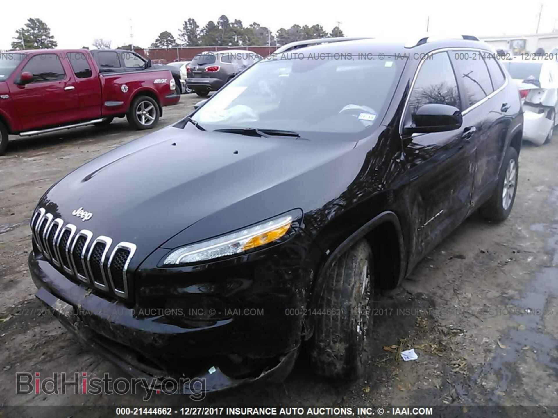 2017 Jeep Cherokee - VIN: 1C4PJLCB0HW574665 - Photo 2
