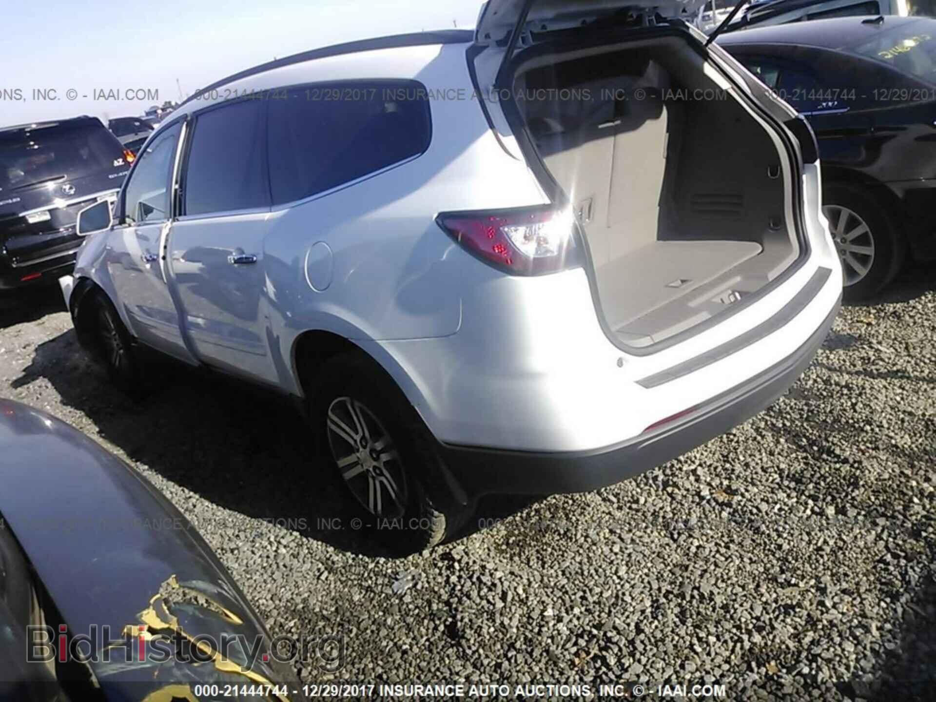 2017 Chevrolet Traverse - VIN: 1GNKRGKD9HJ257954 - Фото 3