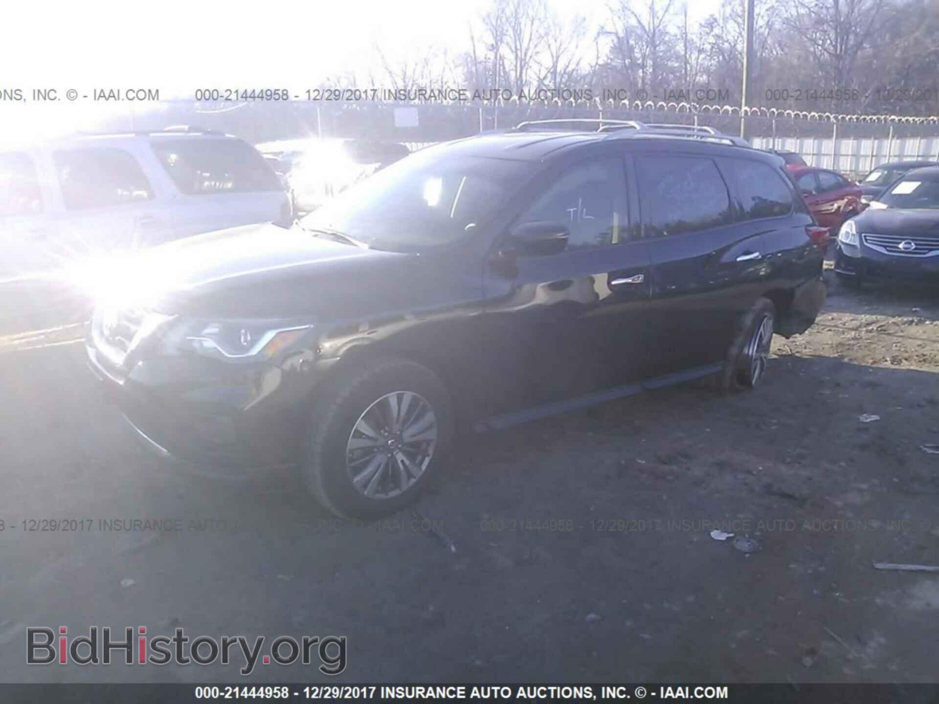 2017 Nissan Pathfinder - VIN: 5N1DR2MNXHC621258 - Фото 2