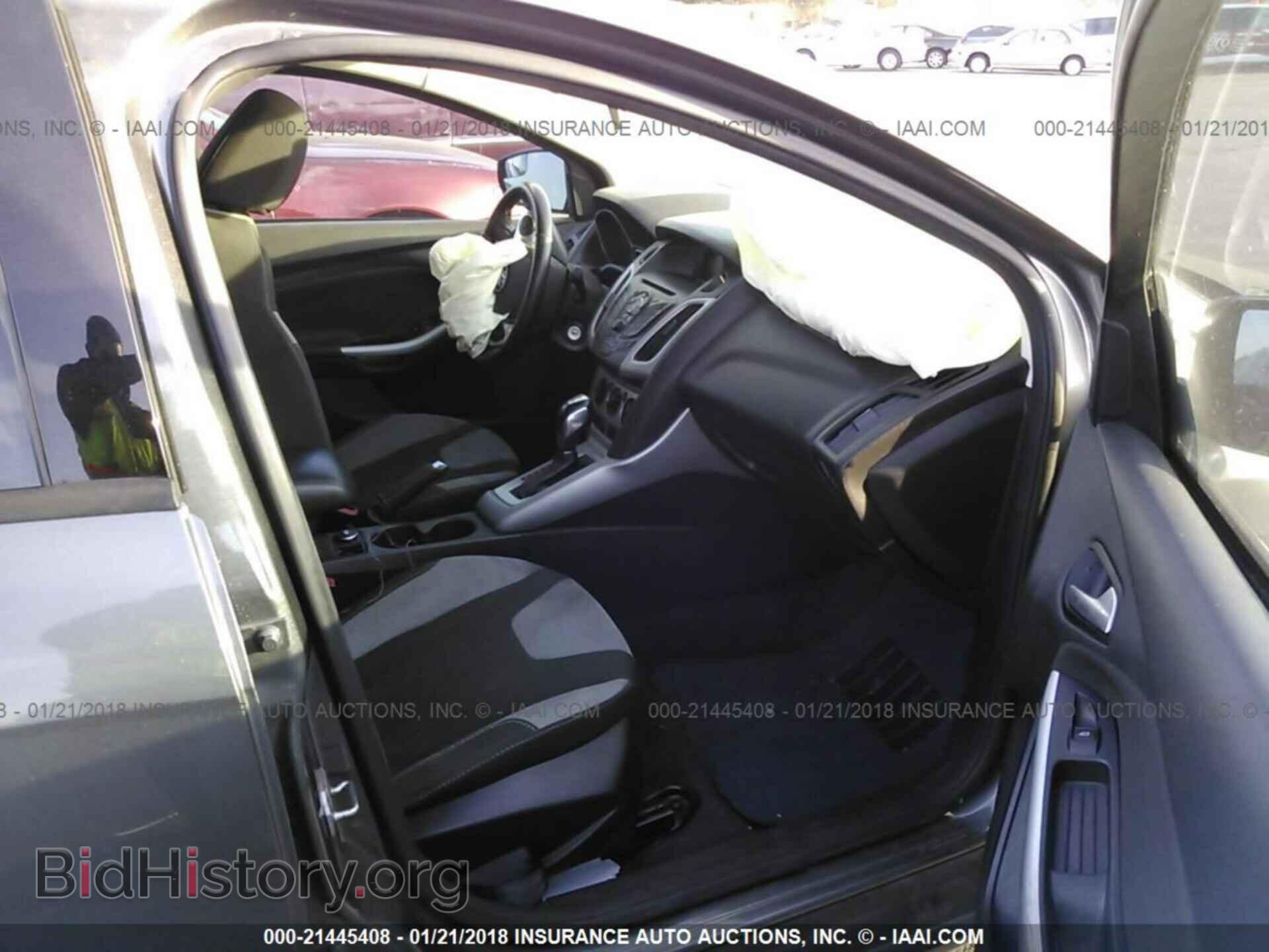 2012 Ford Focus - VIN: 1FAHP3F2XCL392065 - Photo 5