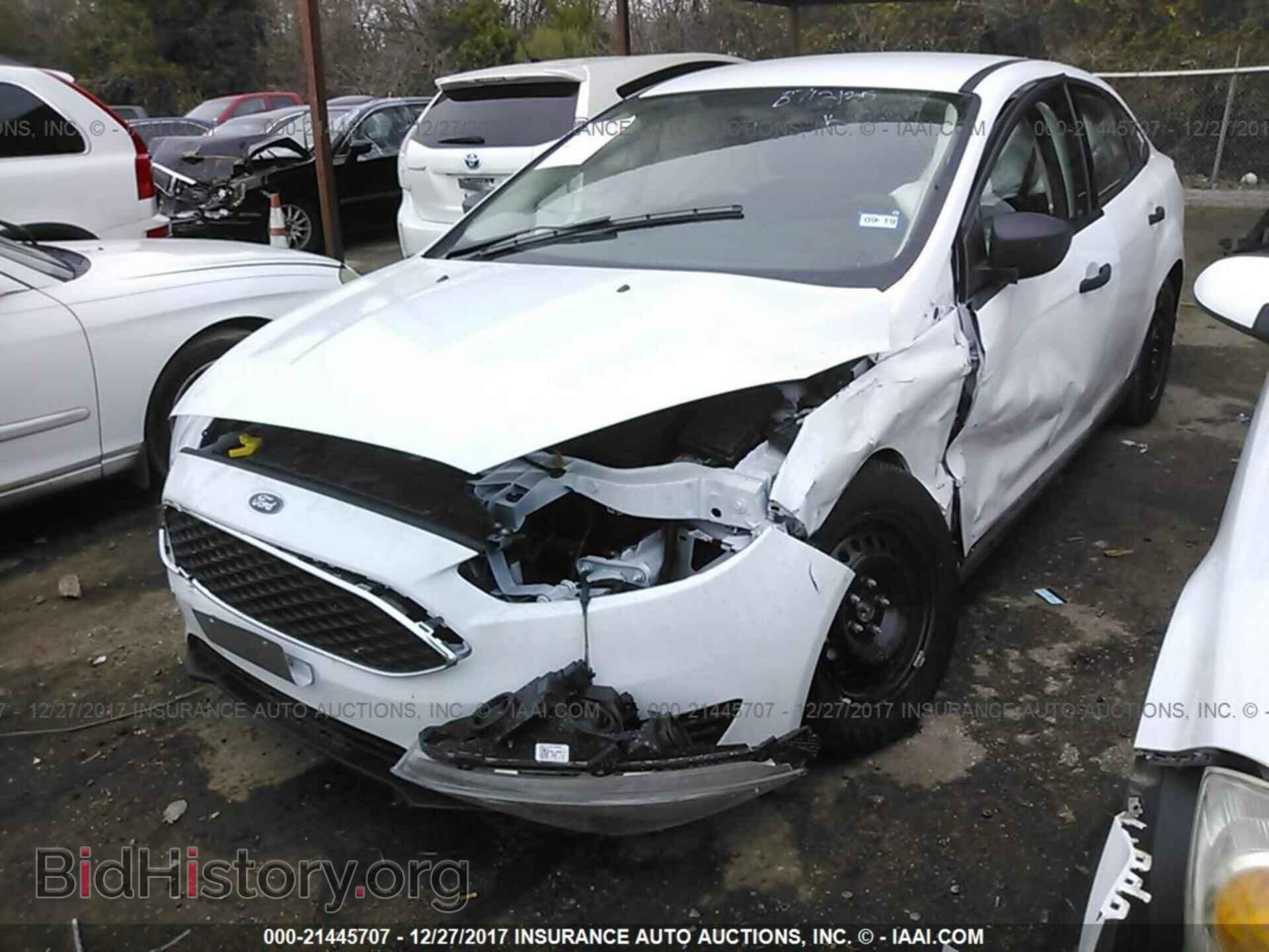 2017 Ford Focus - VIN: 1FADP3E21HL324227 - Photo 2