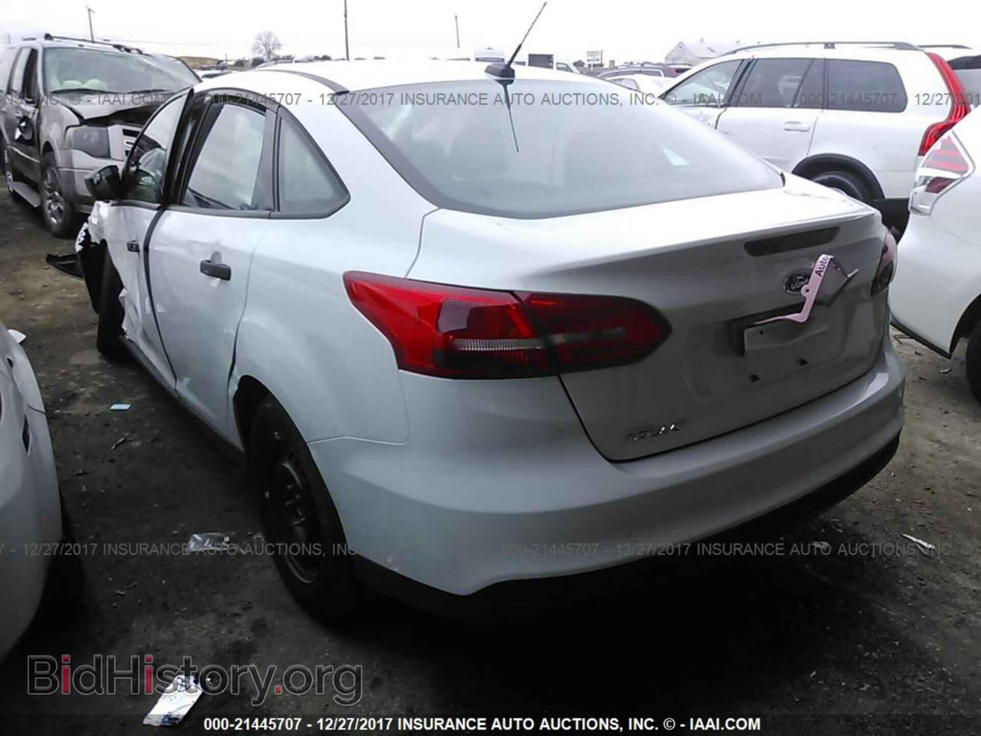 2017 Ford Focus - VIN: 1FADP3E21HL324227 - Photo 3