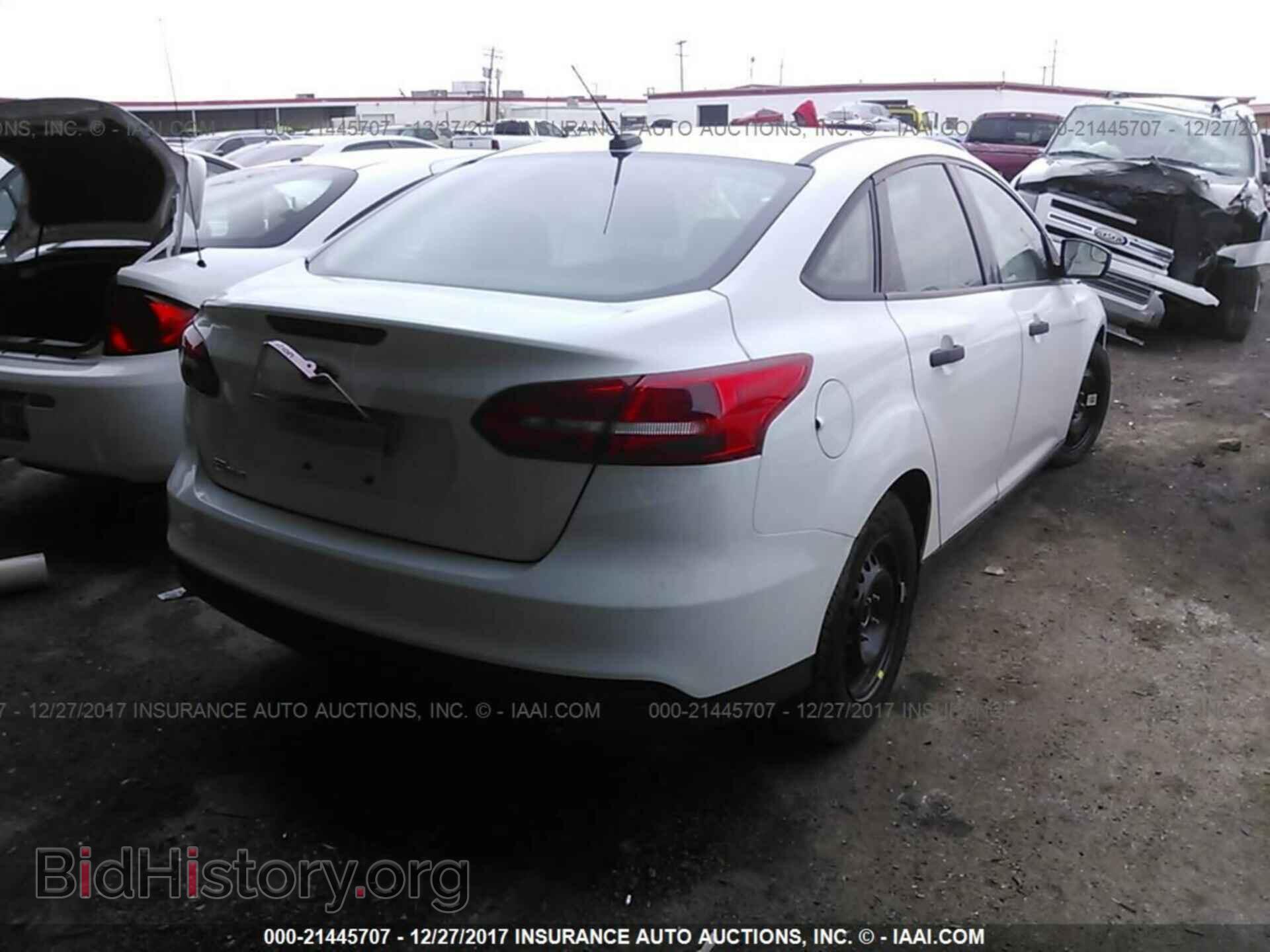 2017 Ford Focus - VIN: 1FADP3E21HL324227 - Photo 4