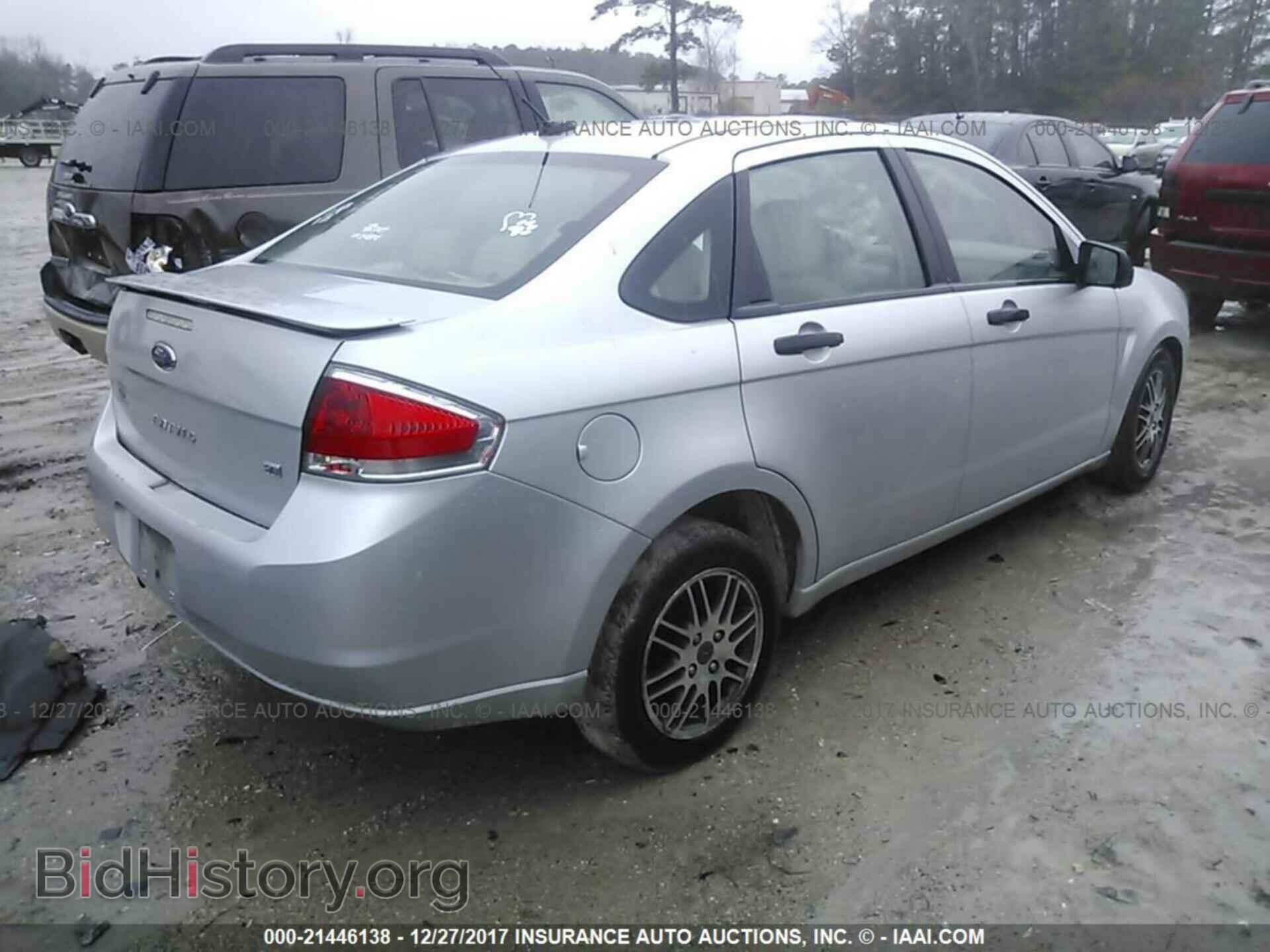 2011 Ford Focus - VIN: 1FAHP3FN7BW159106 - Photo 4