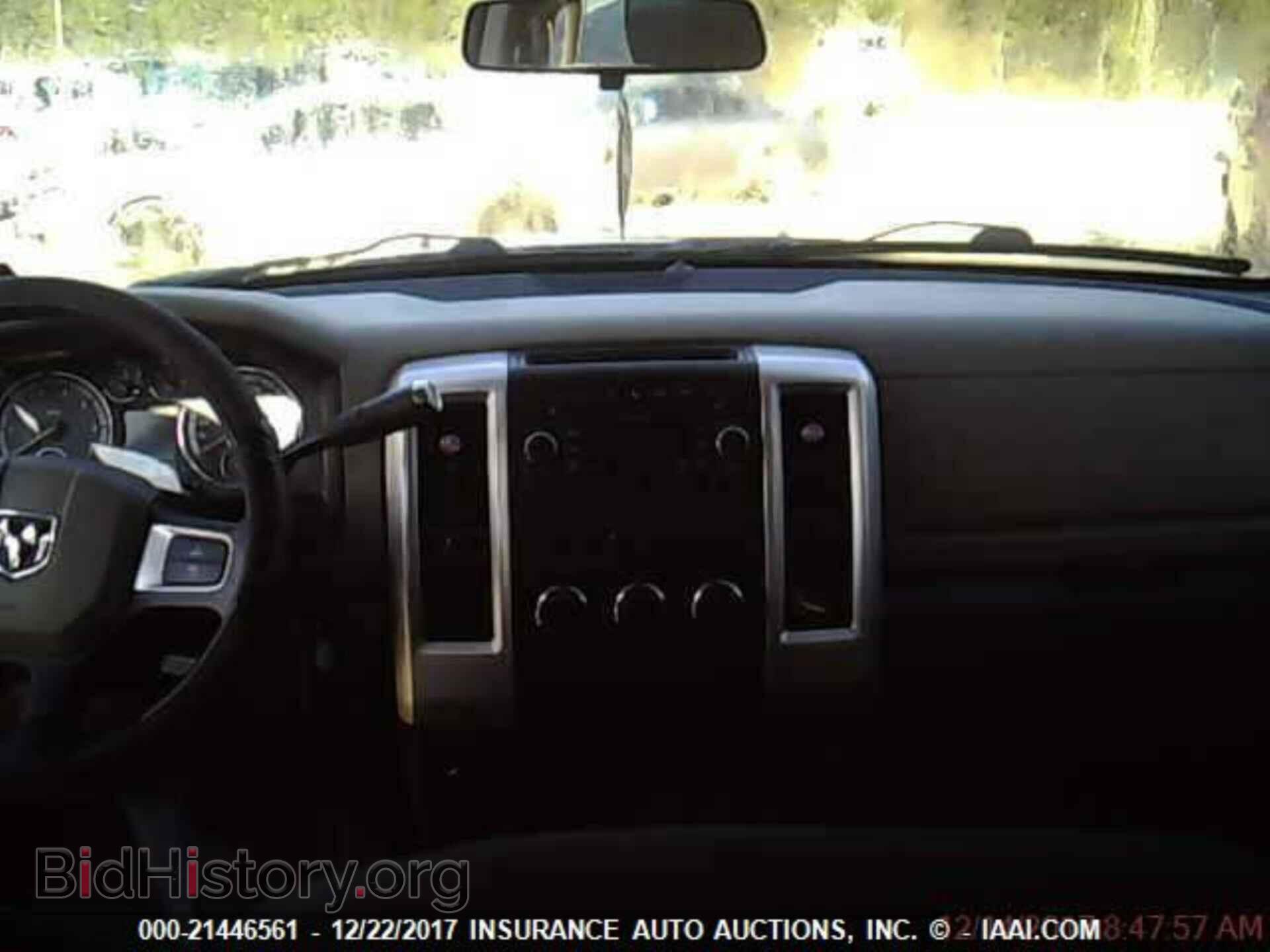2011 Dodge Ram 1500 - VIN: 1D7RB1CP0BS586602 - Фото 4