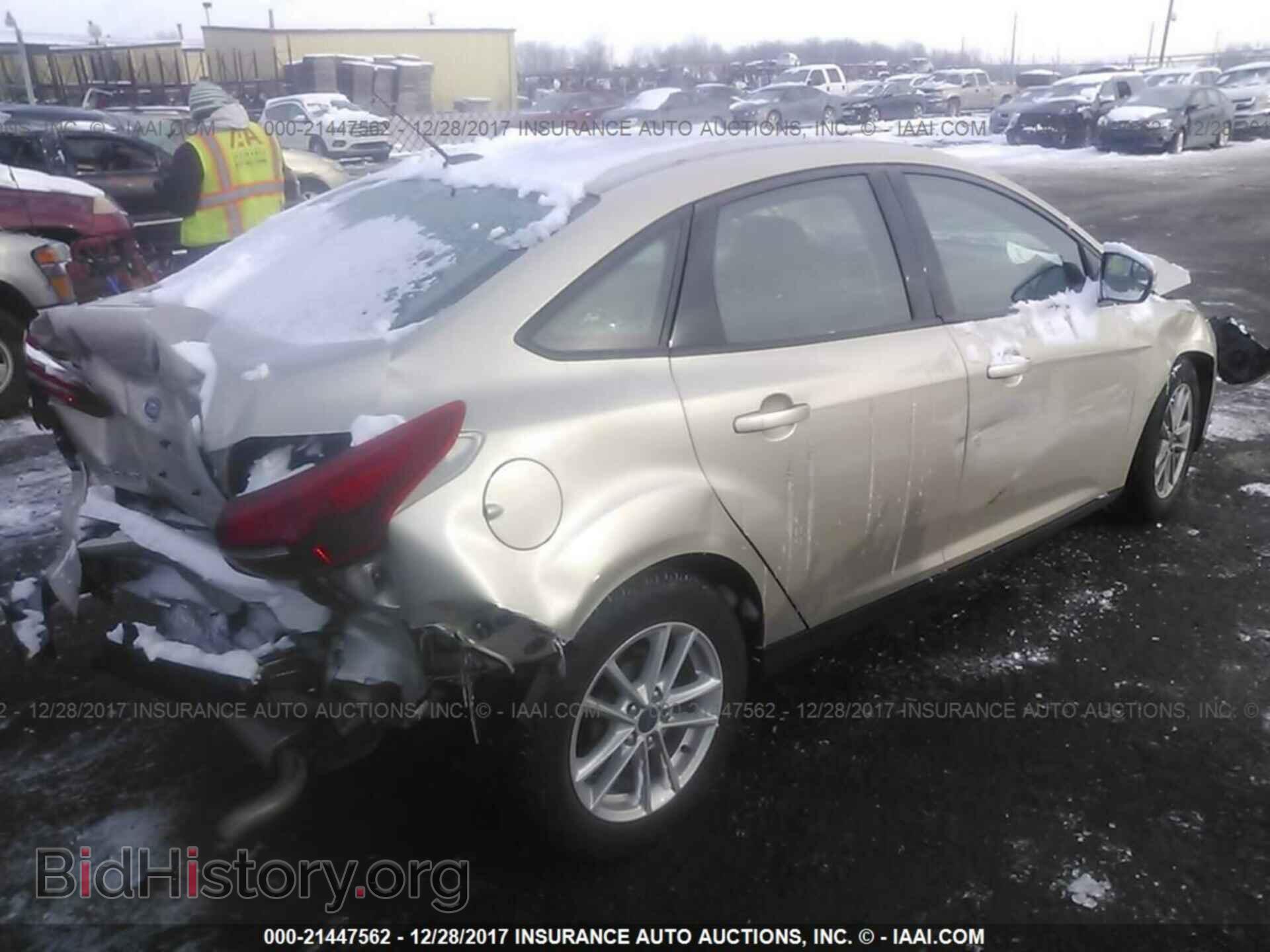 2017 Ford Focus - VIN: 1FADP3F21HL209870 - Photo 4