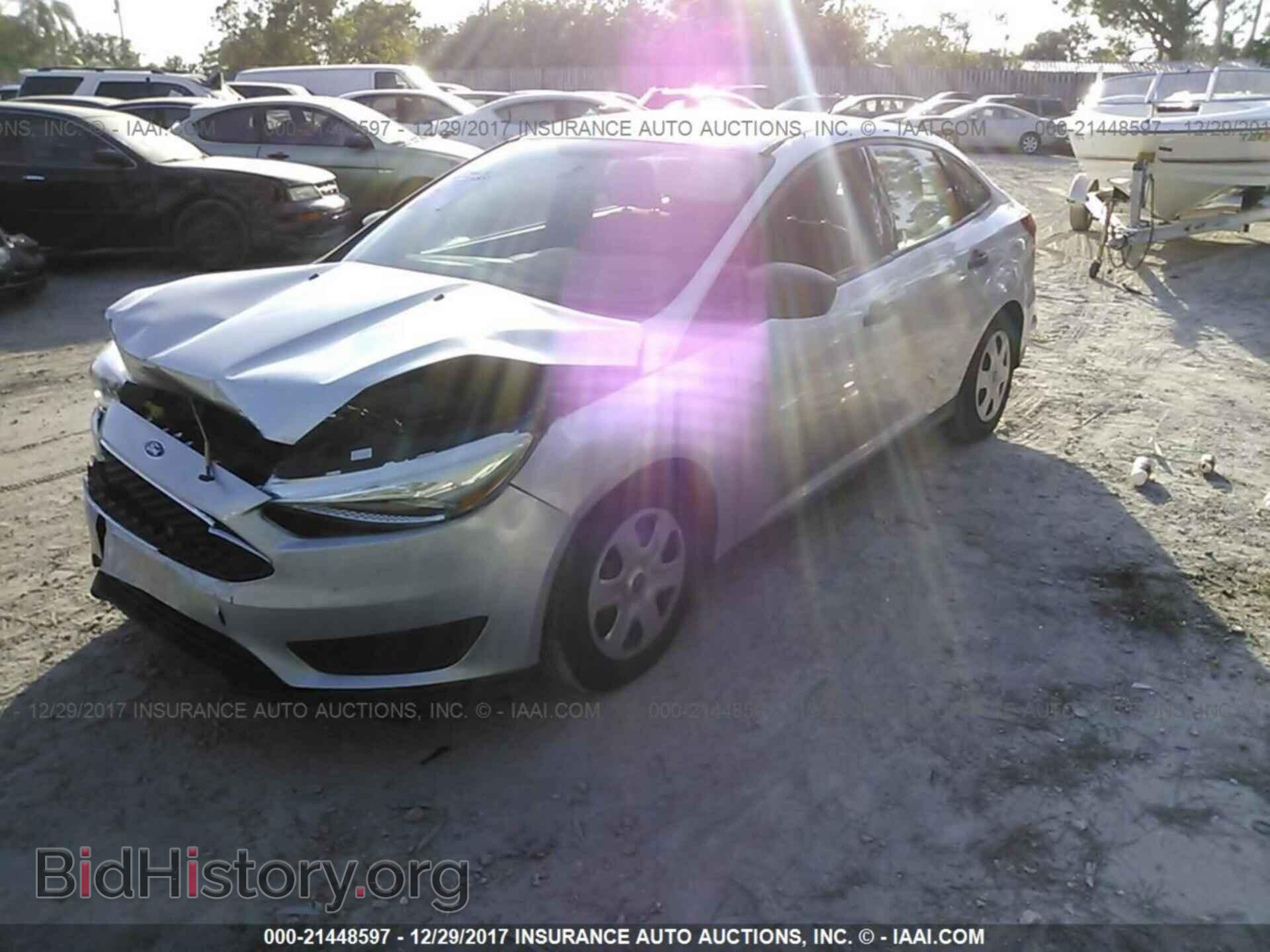 2015 Ford Focus - VIN: 1FADP3E22FL382098 - Photo 2