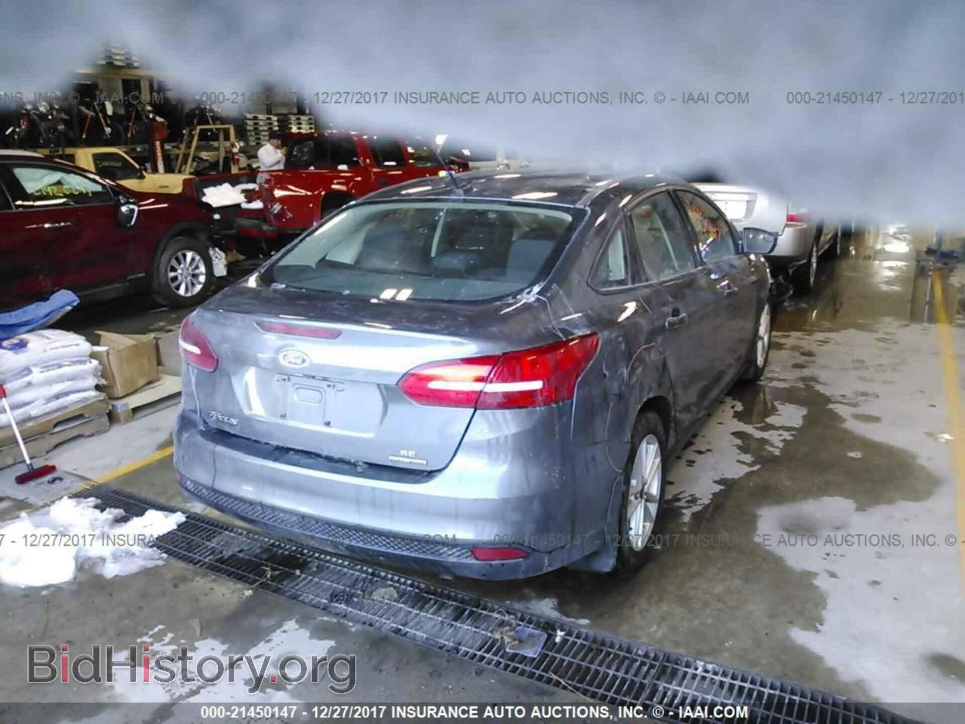 2015 Ford Focus - VIN: 1FADP3F2XFL207936 - Photo 4