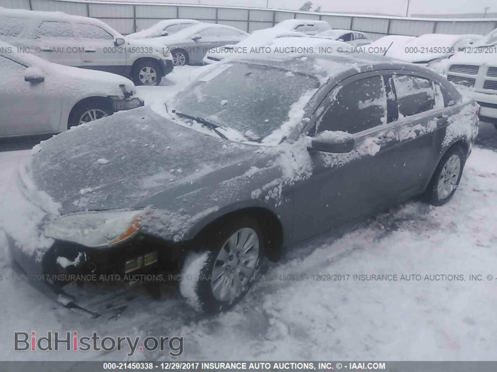 2012 Chrysler 200 - VIN: 1C3CCBAB5CN282082 - Фото 2