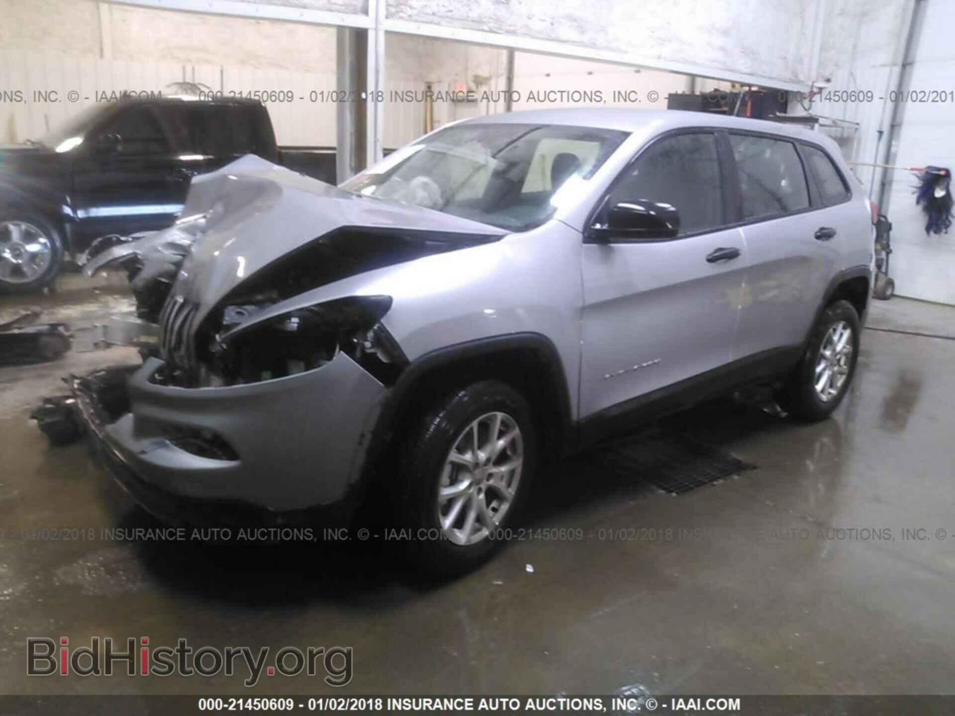 2017 Jeep Cherokee - VIN: 1C4PJMAB7HD217911 - Photo 2