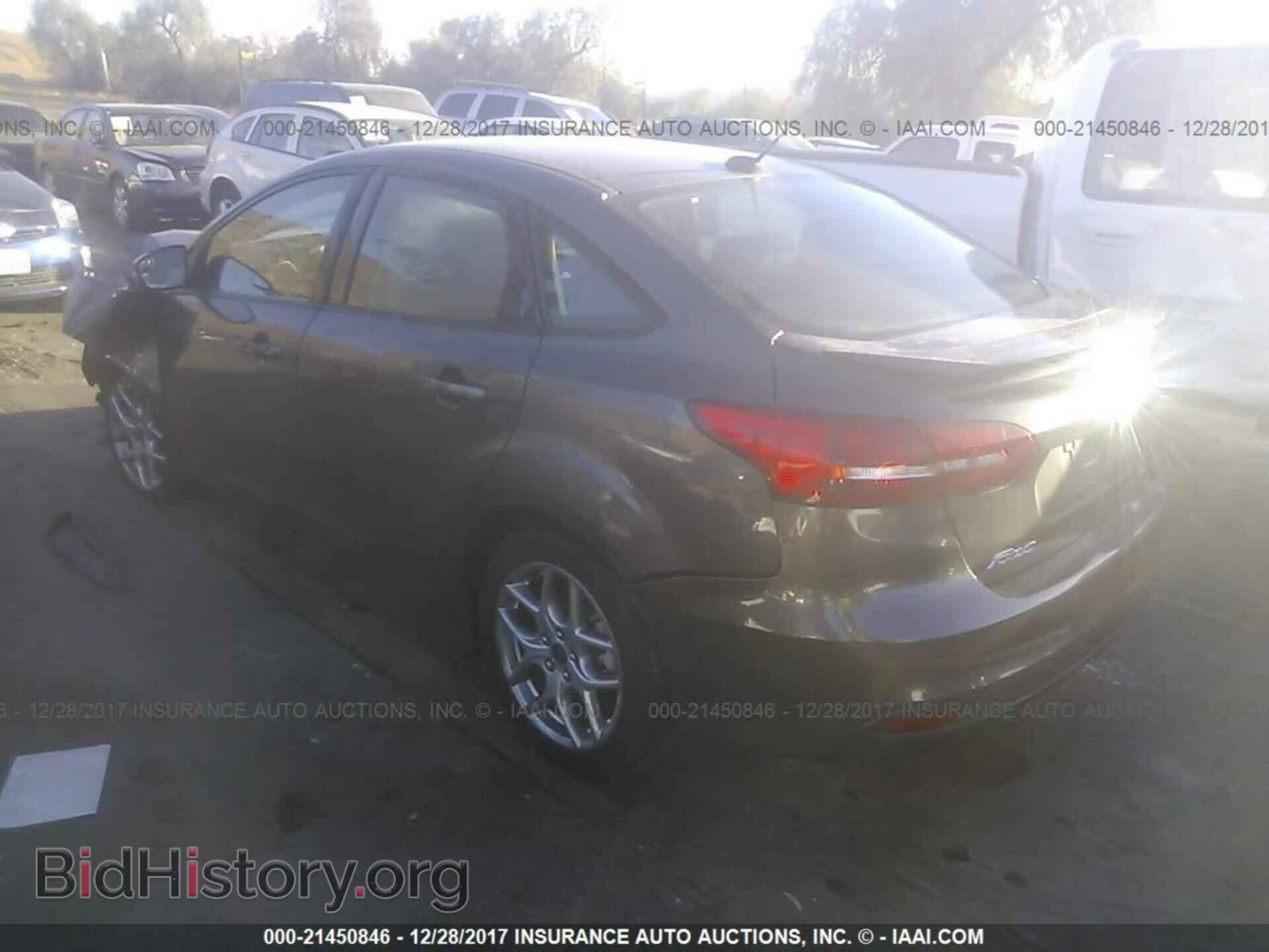2015 Ford Focus - VIN: 1FADP3F2XFL324593 - Photo 3