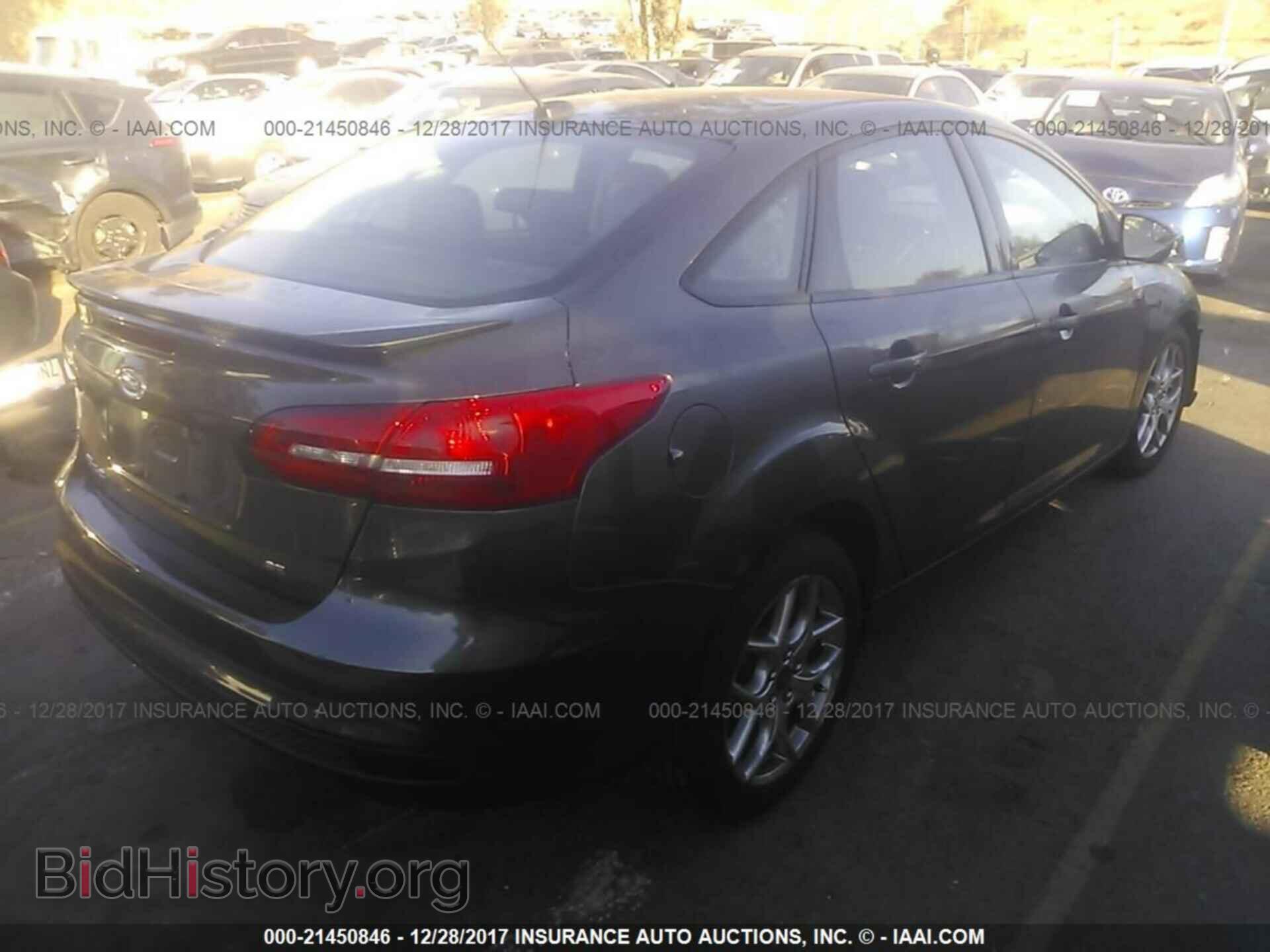 2015 Ford Focus - VIN: 1FADP3F2XFL324593 - Photo 4