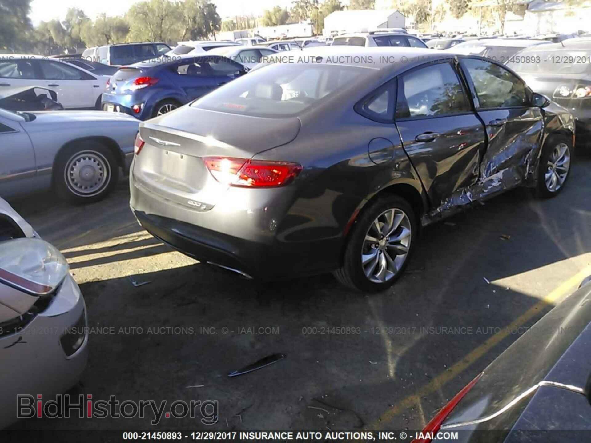 2015 Chrysler 200 - VIN: 1C3CCCBBXFN658980 - Photo 4