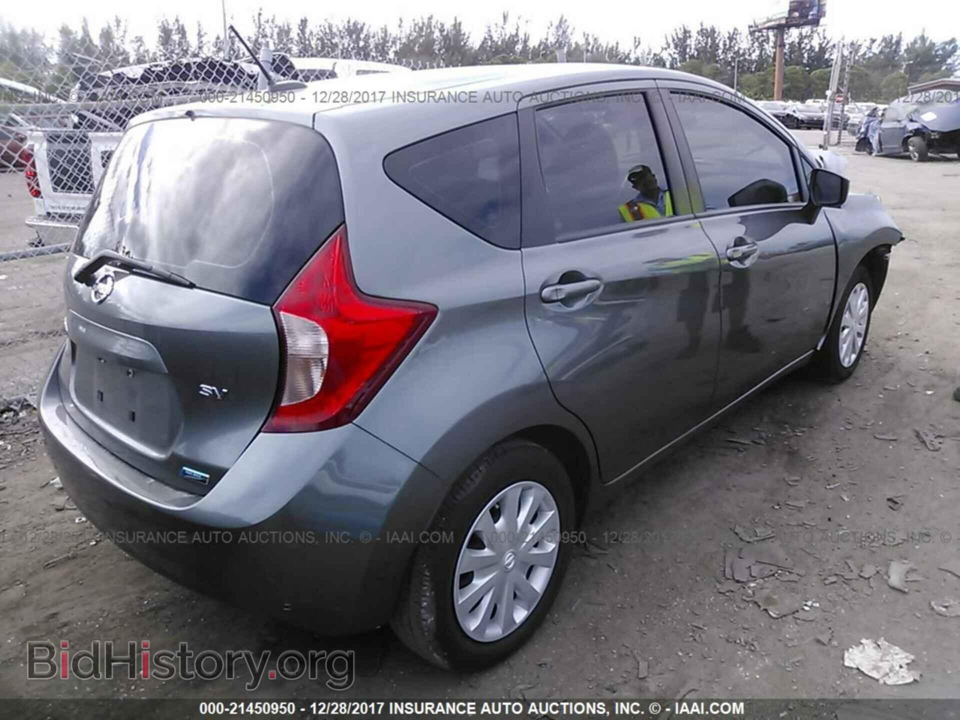 2016 Nissan Versa note - VIN: 3N1CE2CP1GL370635 - Фото 4