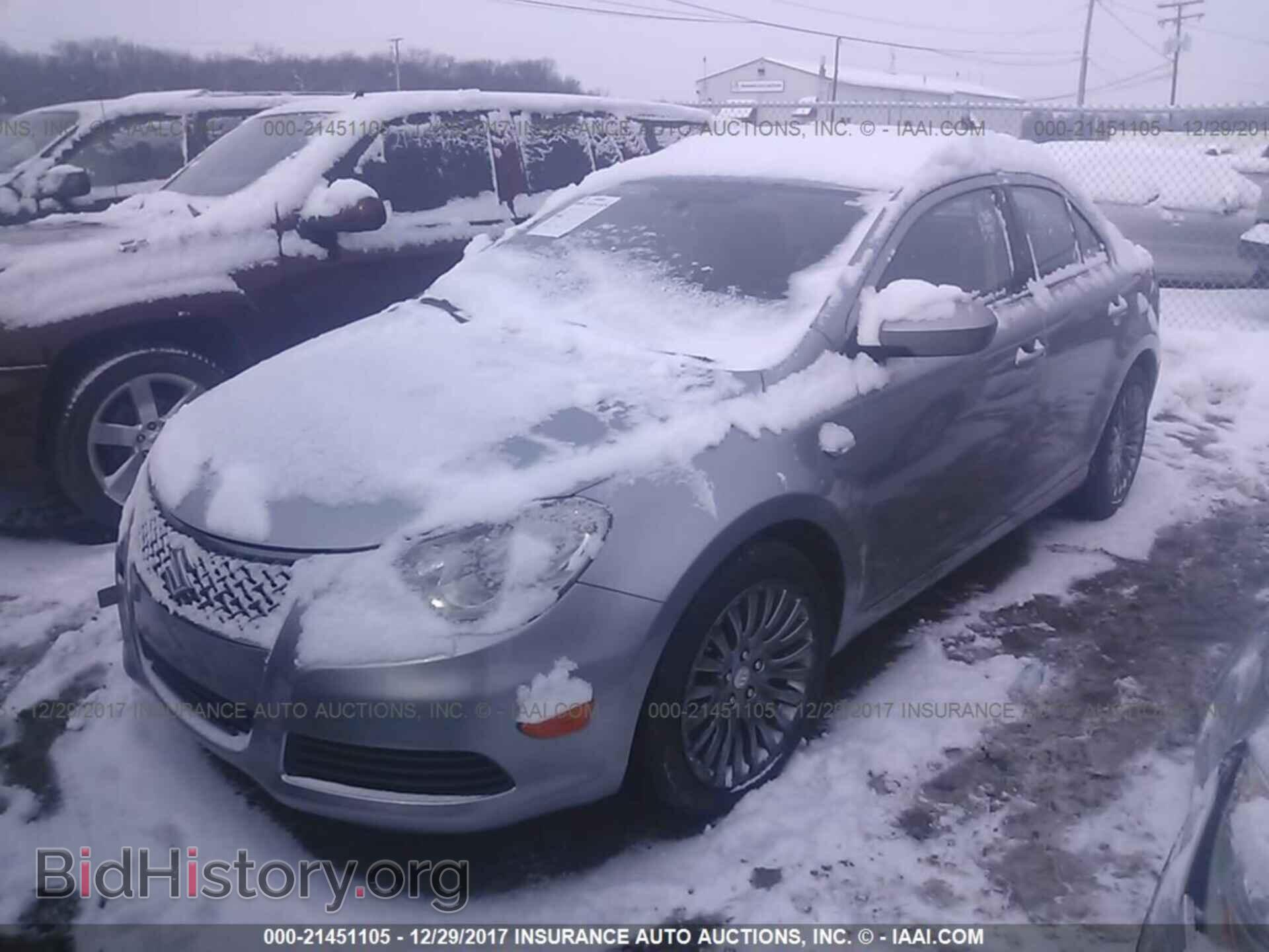 2012 Suzuki Kizashi - VIN: JS2RF9A32C6100806 - Photo 2