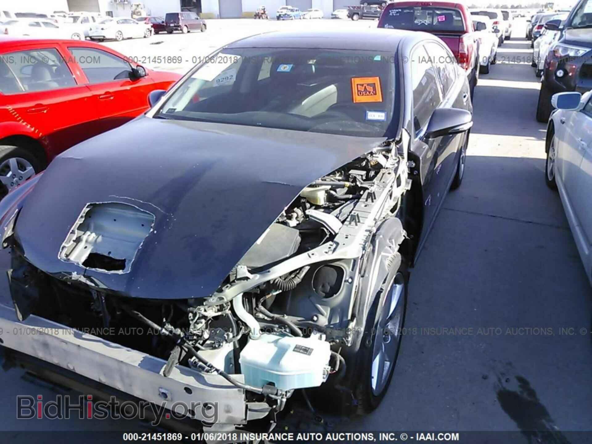 2011 Lexus Ls - VIN: JTHBL5EF9B5105490 - Photo 2