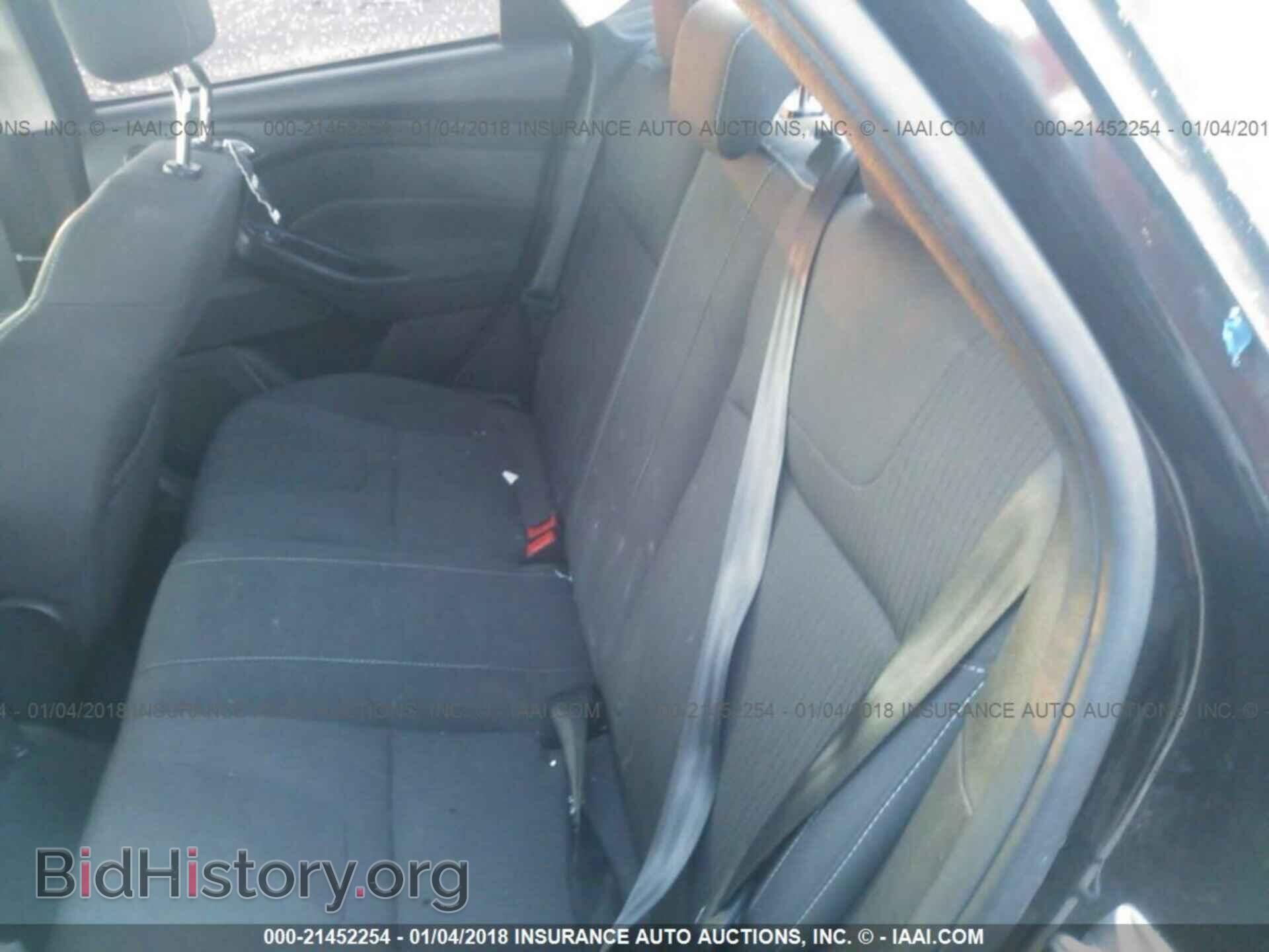 2012 Ford Focus - VIN: 1FAHP3J22CL294445 - Photo 8