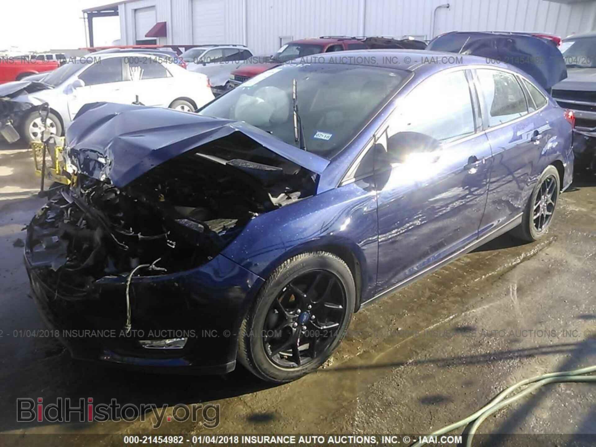 2016 Ford Focus - VIN: 1FADP3F22GL339736 - Фото 2