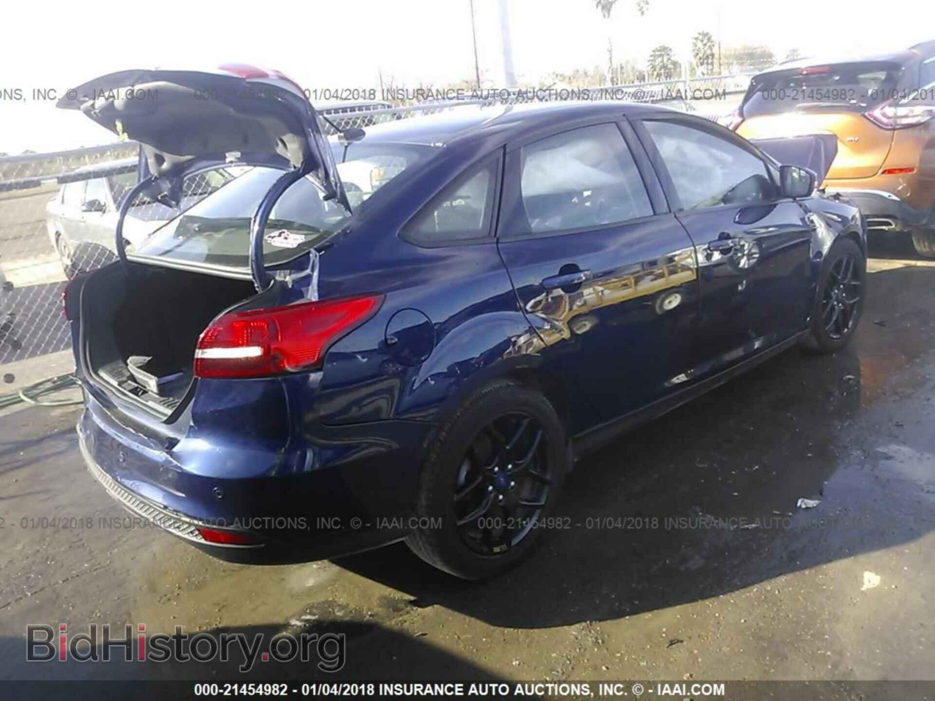 2016 Ford Focus - VIN: 1FADP3F22GL339736 - Фото 4