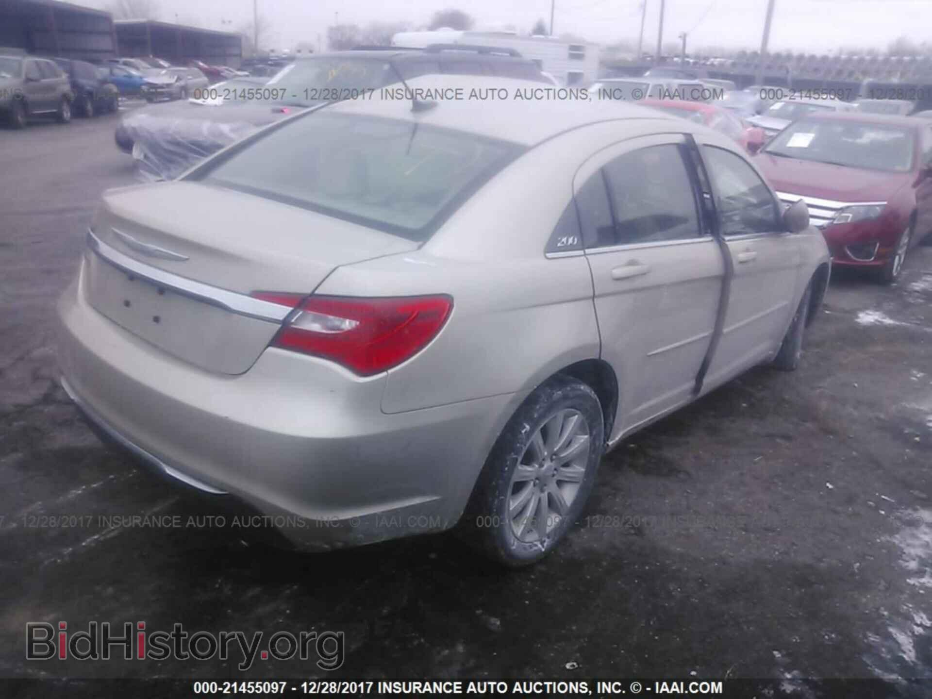 2013 Chrysler 200 - VIN: 1C3CCBBG0DN678805 - Фото 4