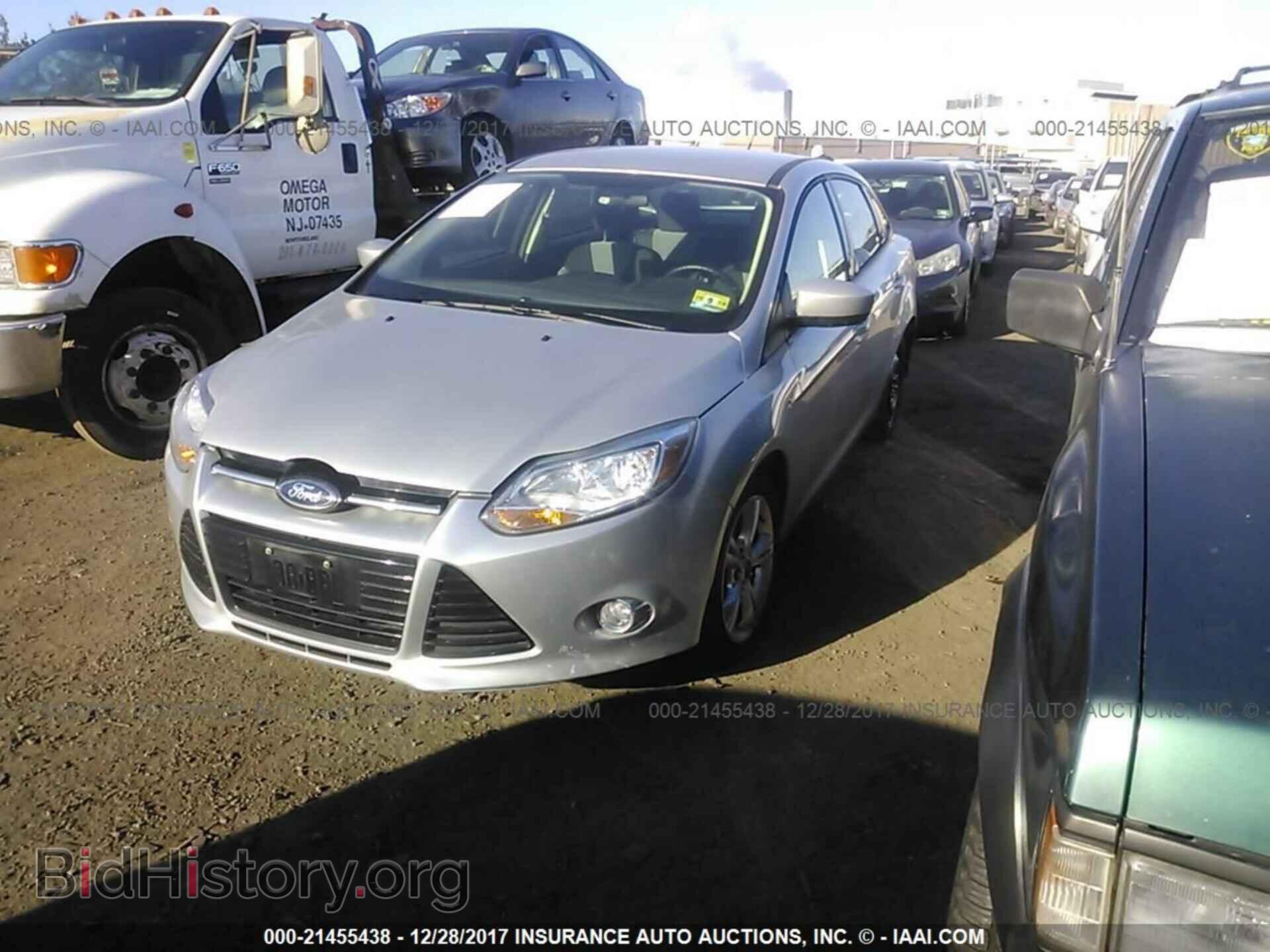 2012 Ford Focus - VIN: 1FAHP3F21CL229949 - Photo 2
