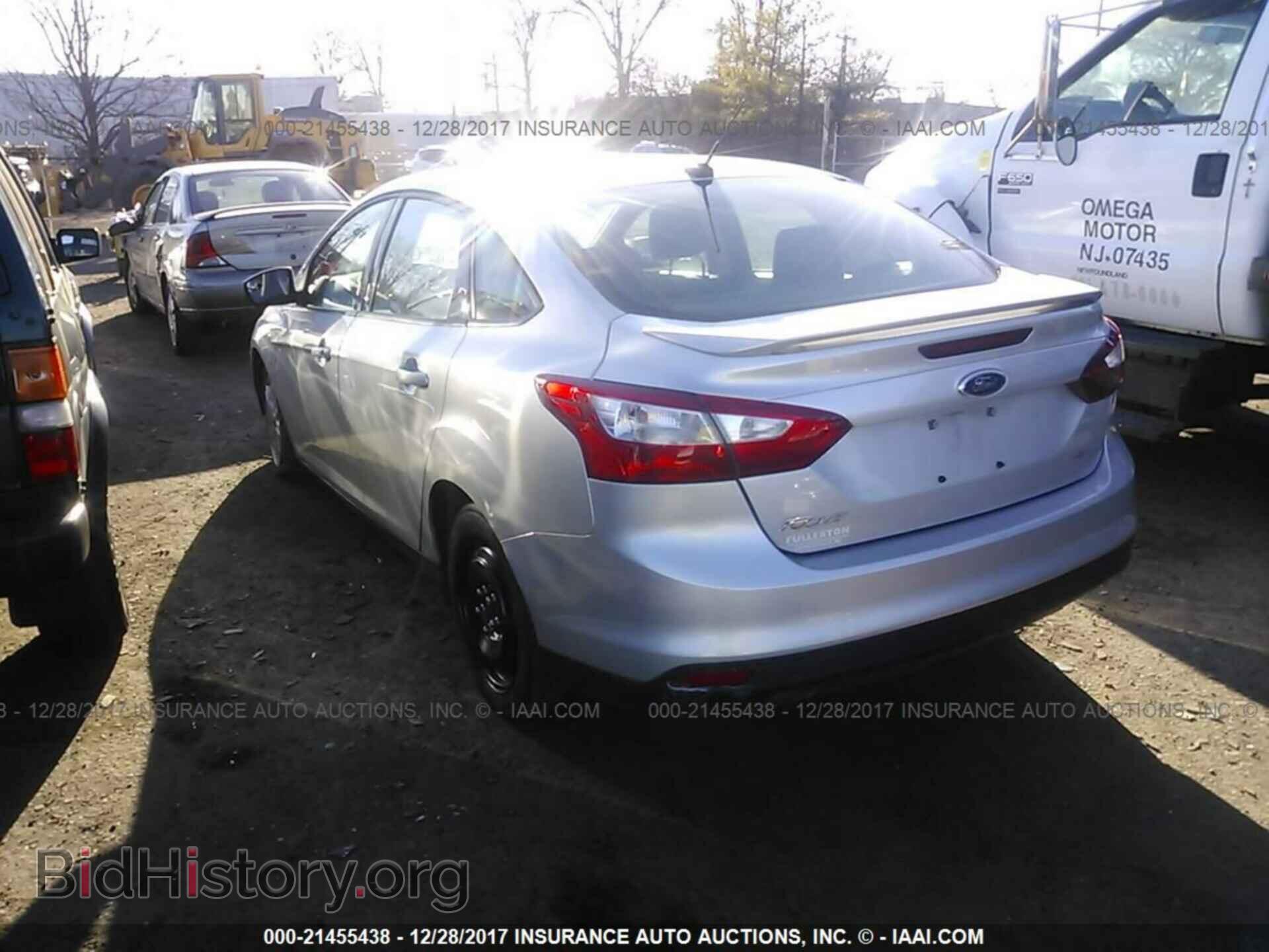2012 Ford Focus - VIN: 1FAHP3F21CL229949 - Photo 3