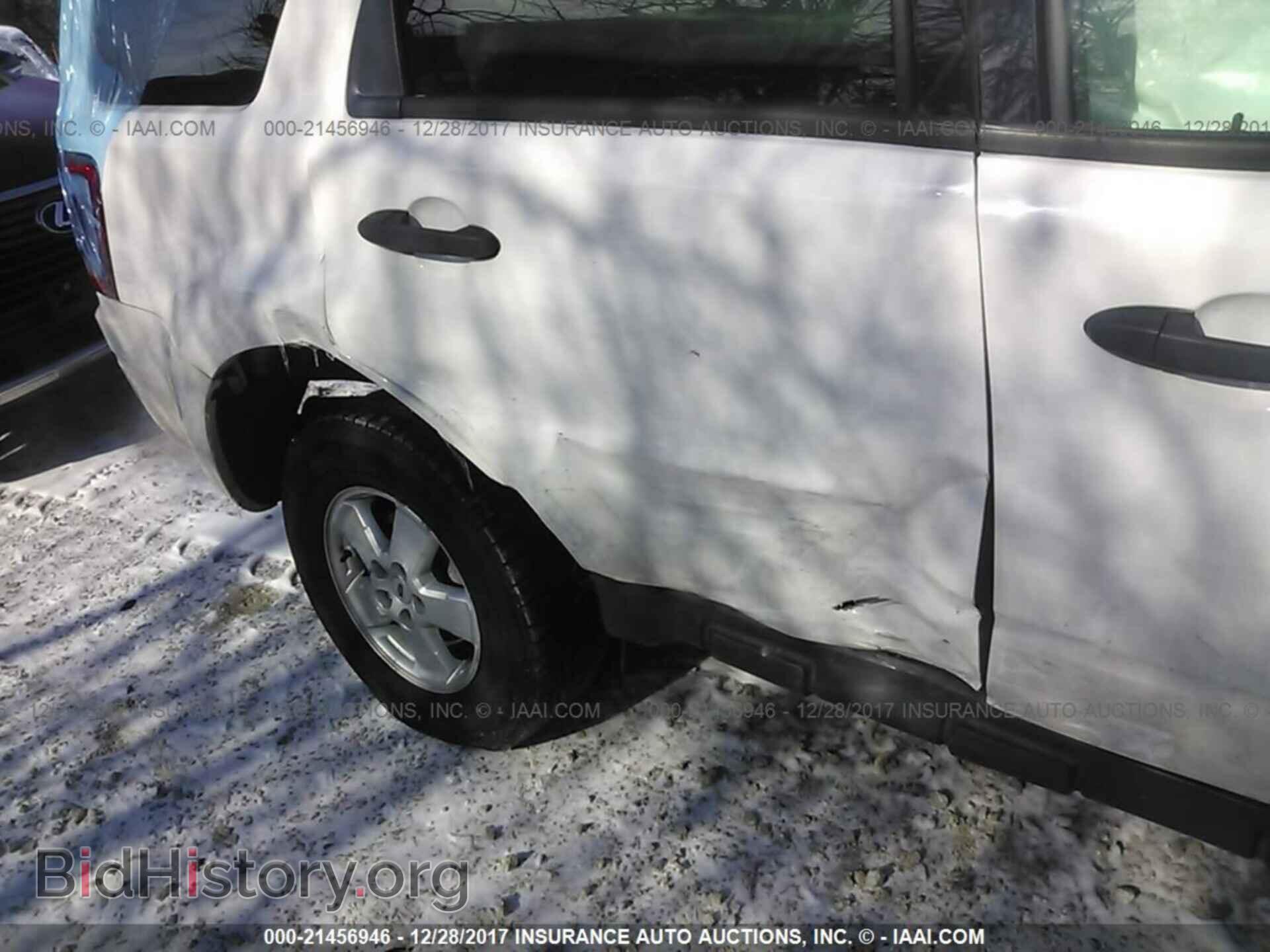 2011 Ford Escape - VIN: 1FMCU0D74BKB92857 - Фото 6