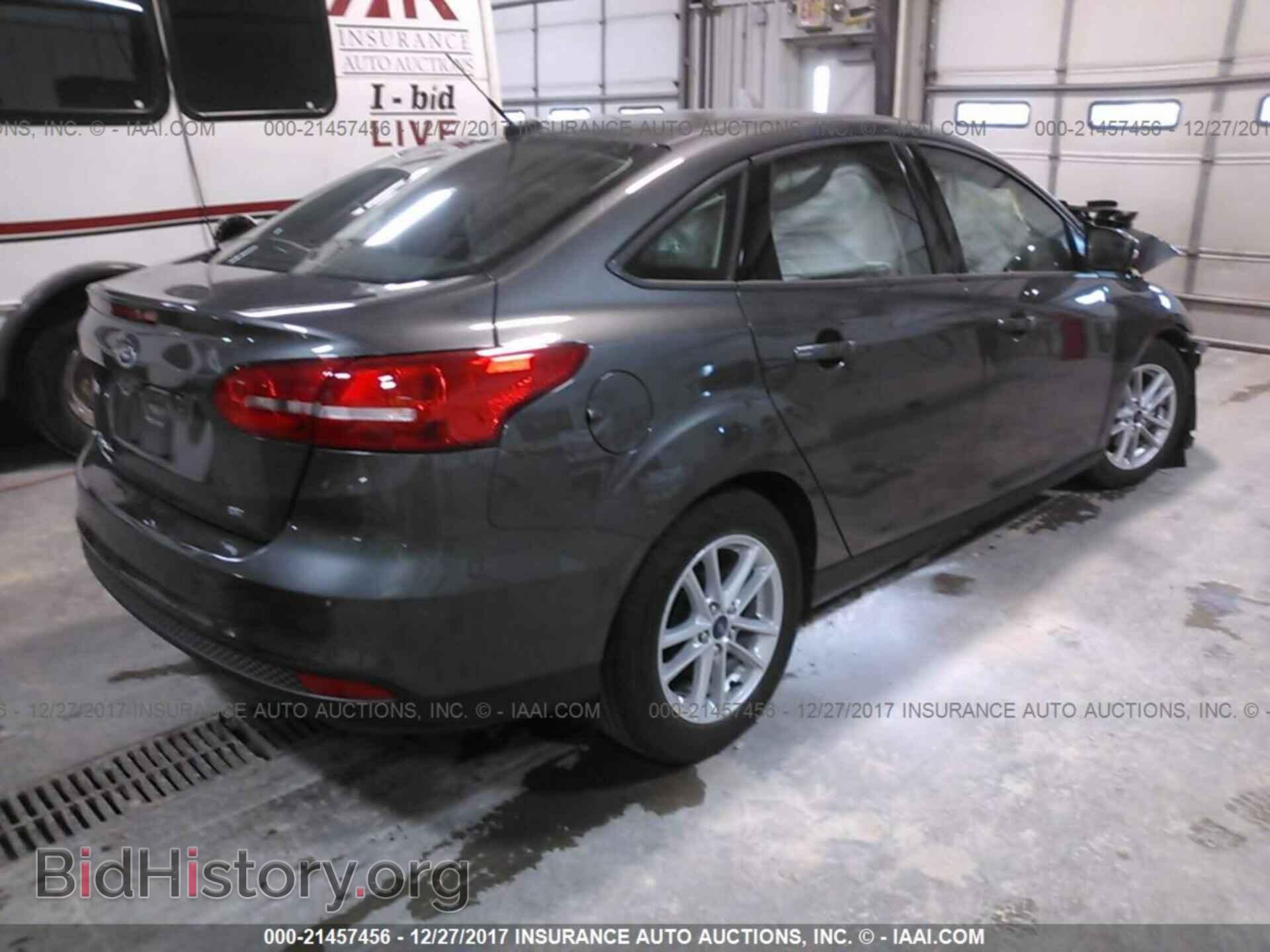 2017 Ford Focus - VIN: 1FADP3F27HL295797 - Photo 4