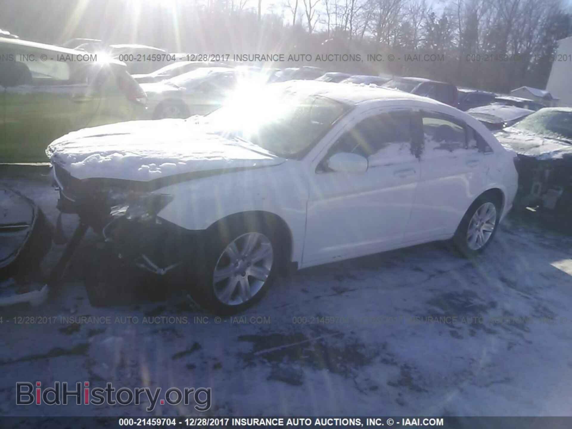 2013 Chrysler 200 - VIN: 1C3CCBBB3DN653191 - Photo 2