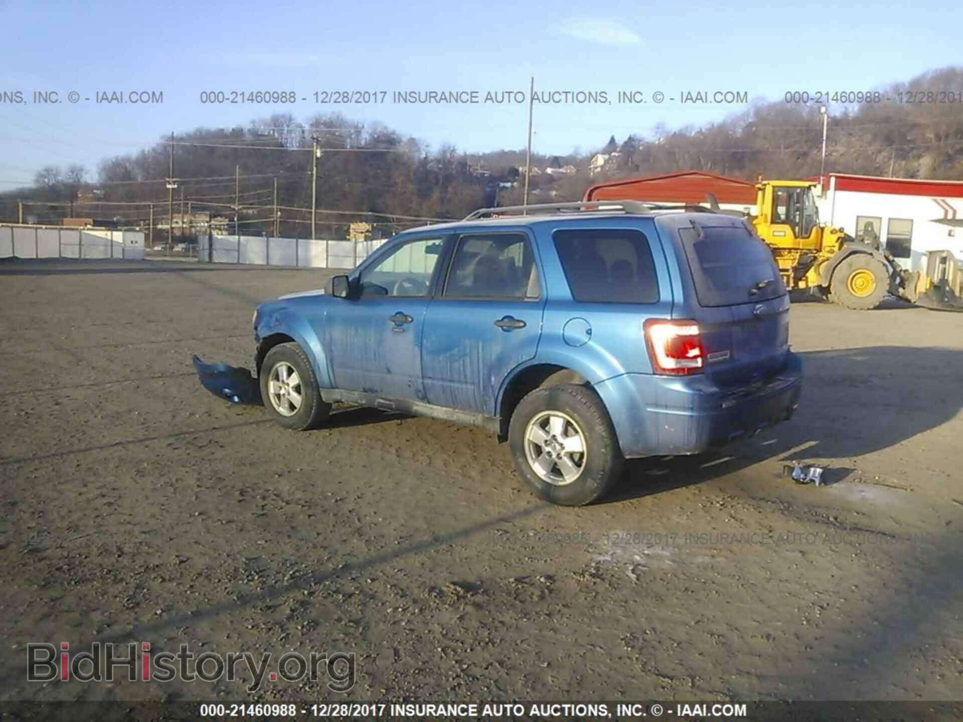 2011 Ford Escape - VIN: 1FMCU9D76BKC35602 - Photo 3