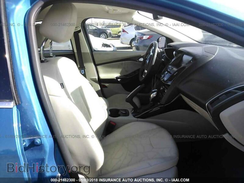 2012 Ford FOCUS (VIN 1FAHP3R47CL471075) — фото 5 из 10