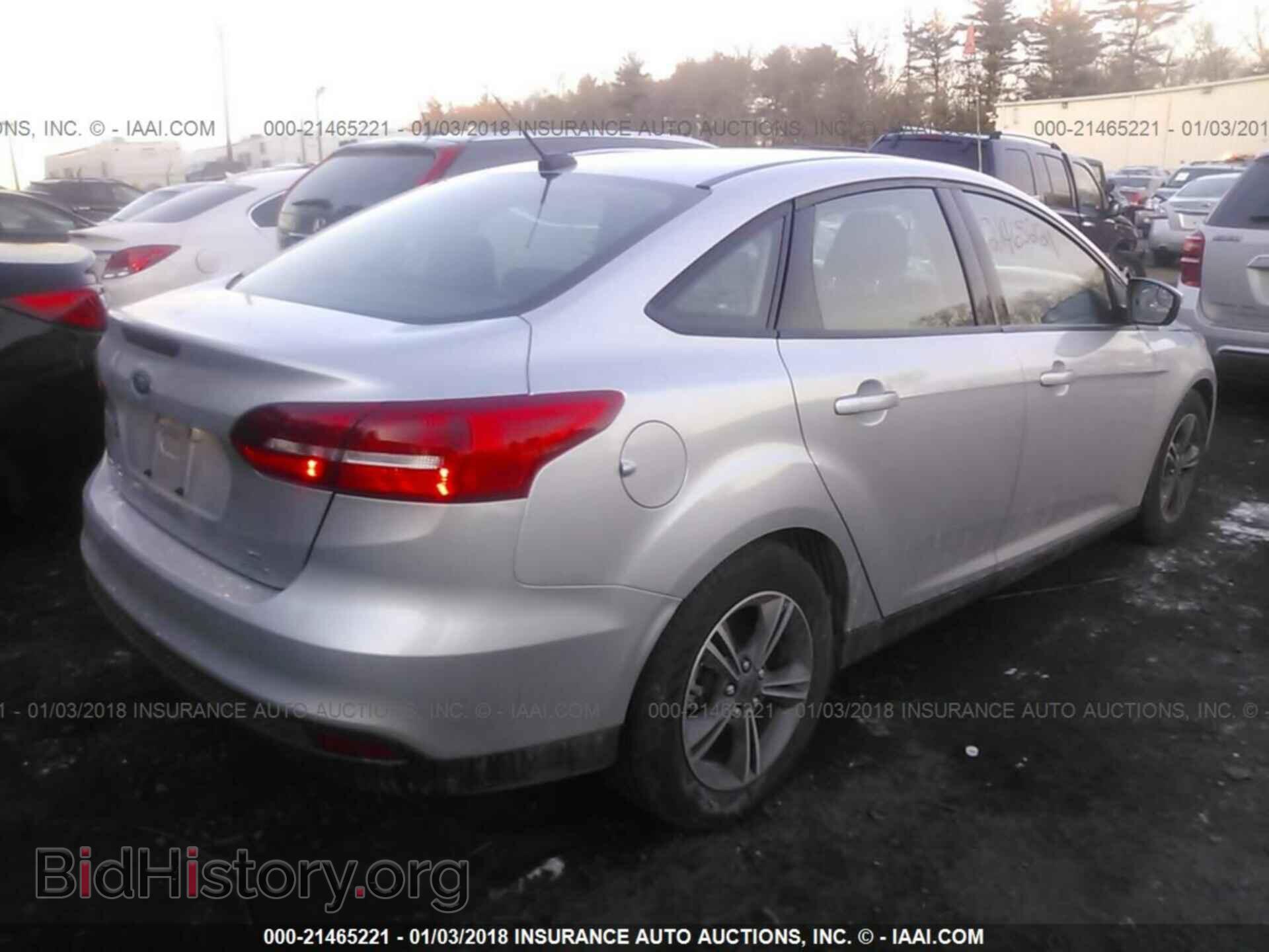 2017 Ford Focus - VIN: 1FADP3FE6HL297373 - Photo 4