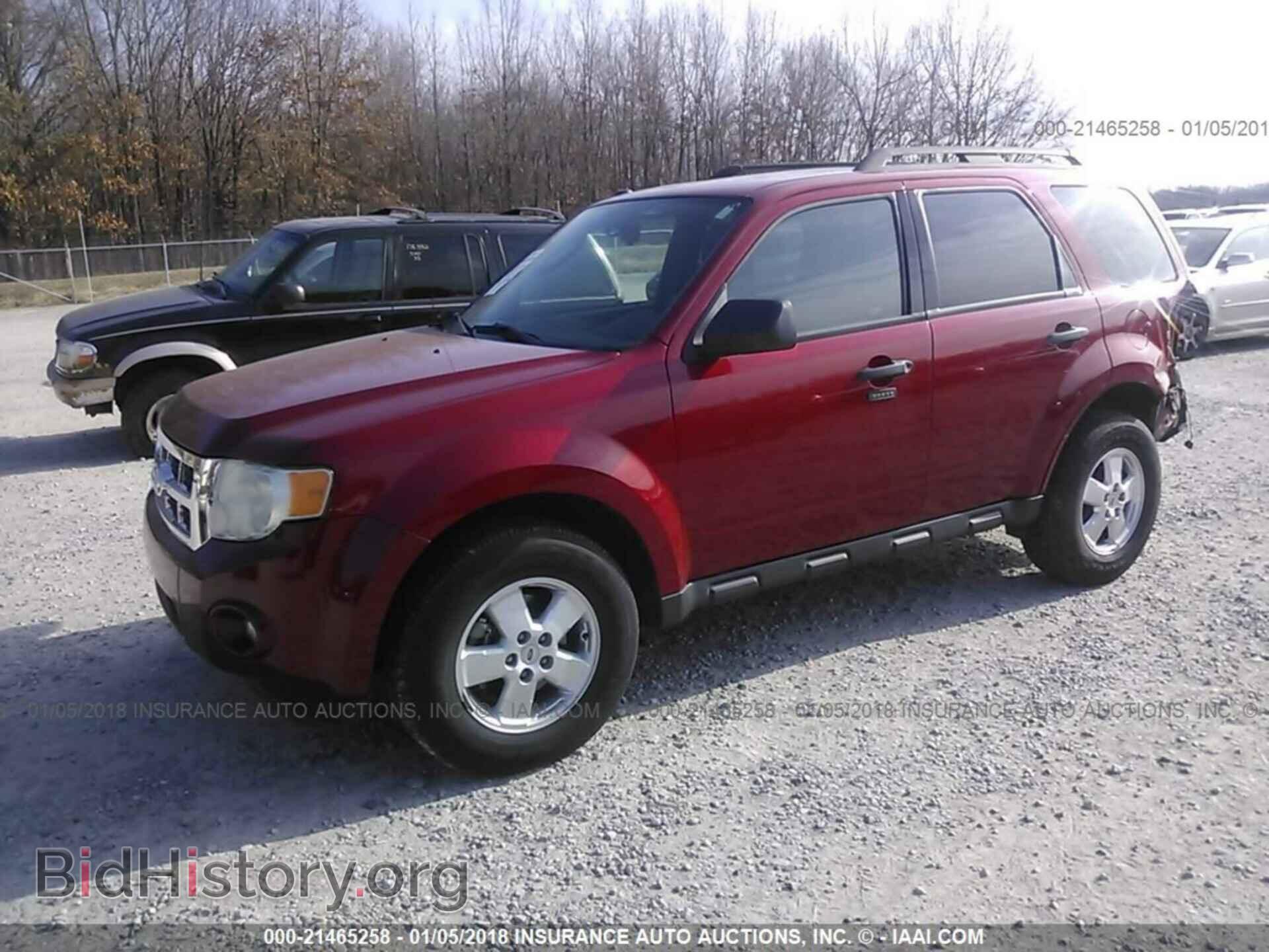 2011 Ford Escape - VIN: 1FMCU0DG2BKA78923 - Photo 2
