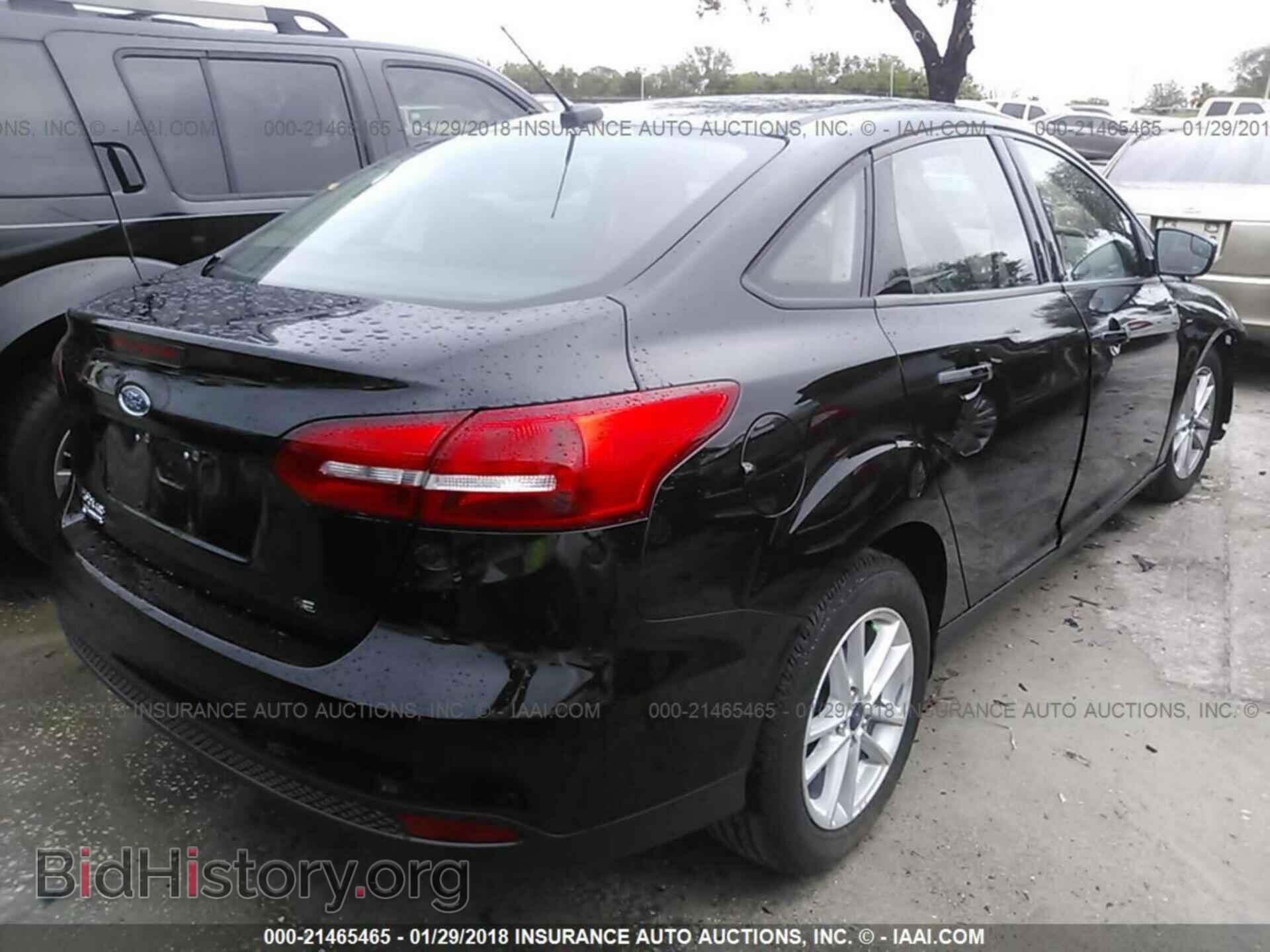 2017 Ford Focus - VIN: 1FADP3F24HL262398 - Photo 4