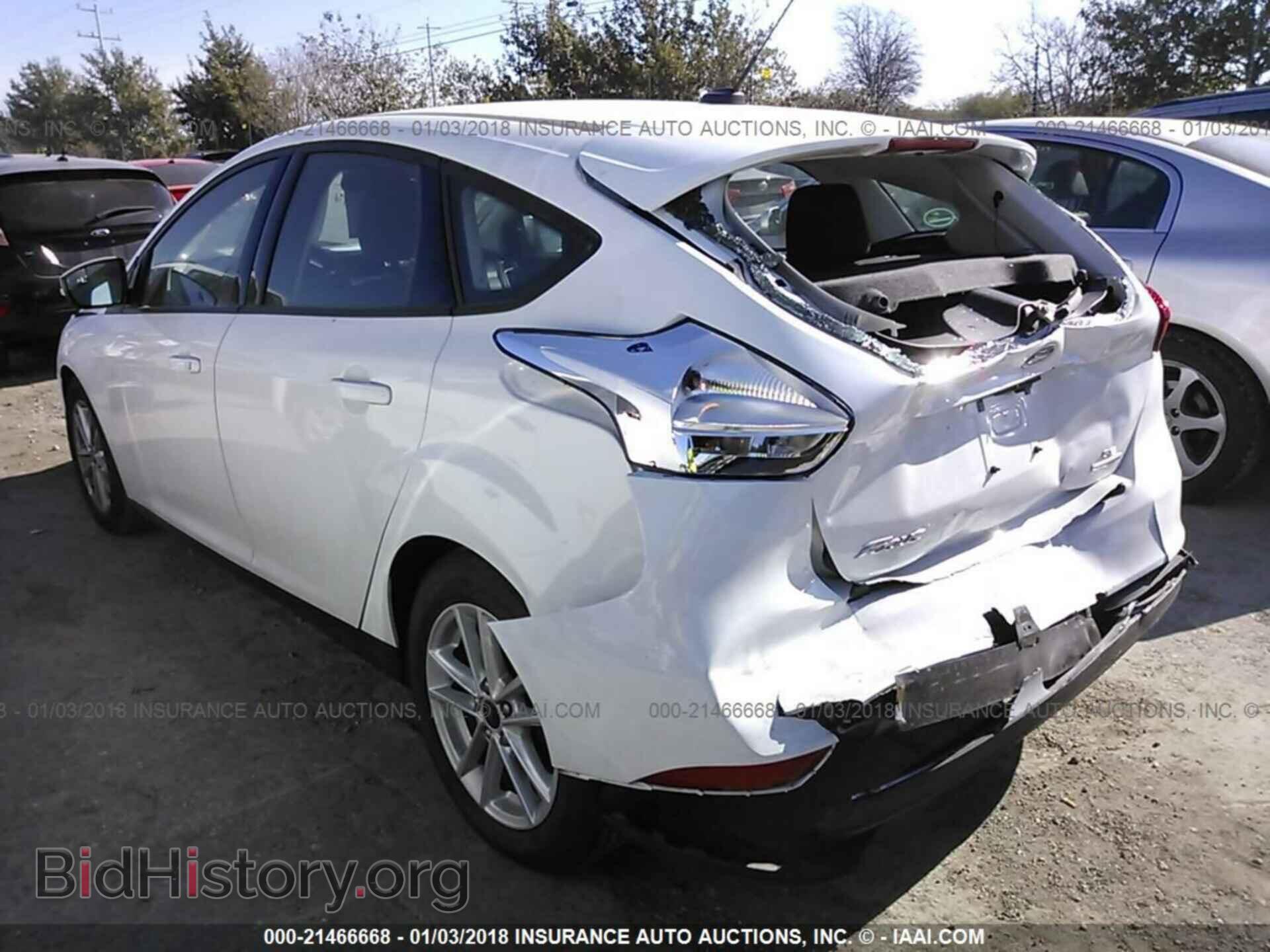 2016 Ford Focus - VIN: 1FADP3K25GL347741 - Photo 3