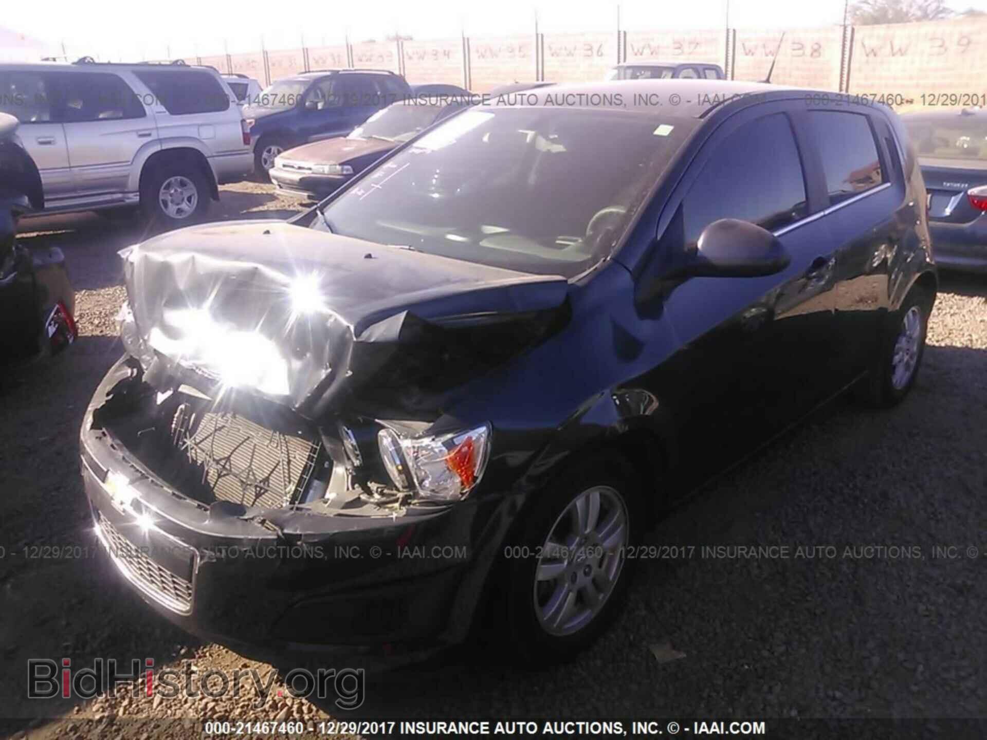 2014 Chevrolet Sonic - VIN: 1G1JC6SH8E4242867 - Фото 2