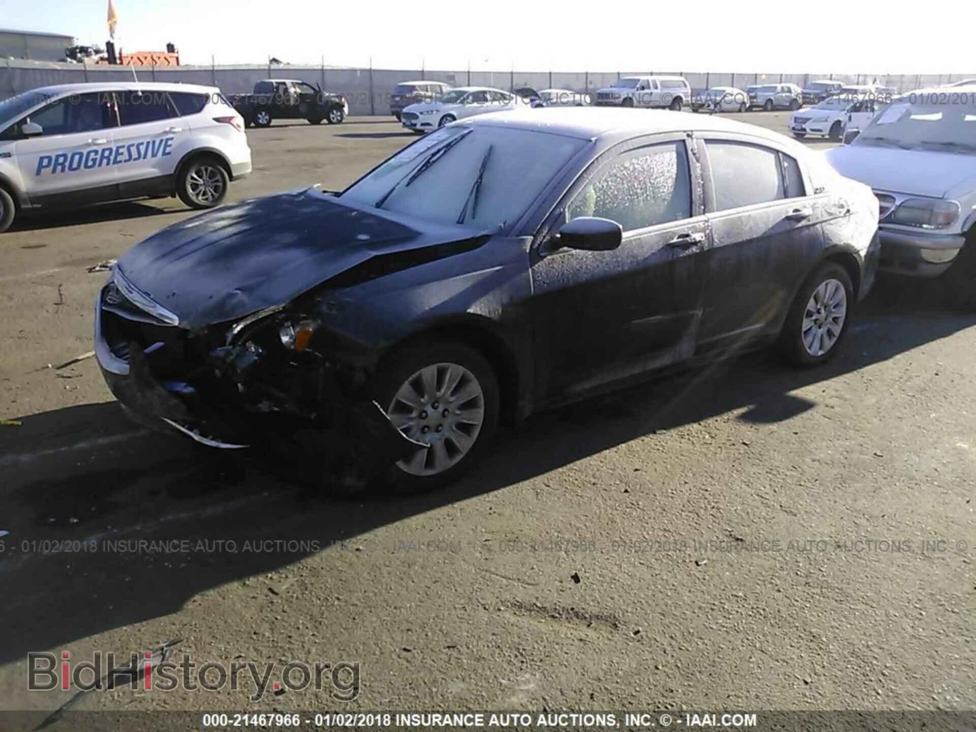 2014 Chrysler 200 - VIN: 1C3CCBABXEN209700 - Photo 2
