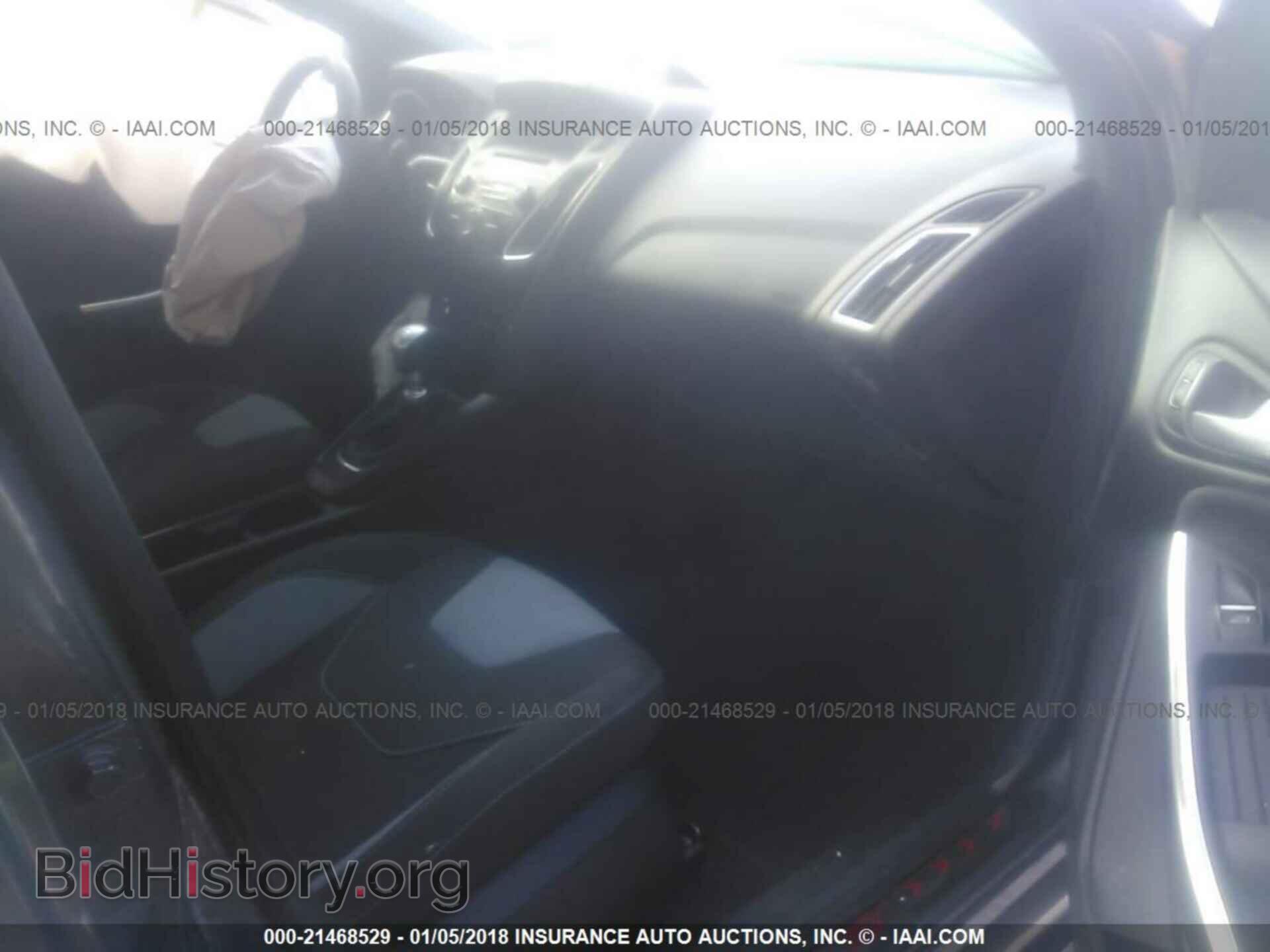 2017 Ford Focus - VIN: 1FADP3L99HL302783 - Photo 5