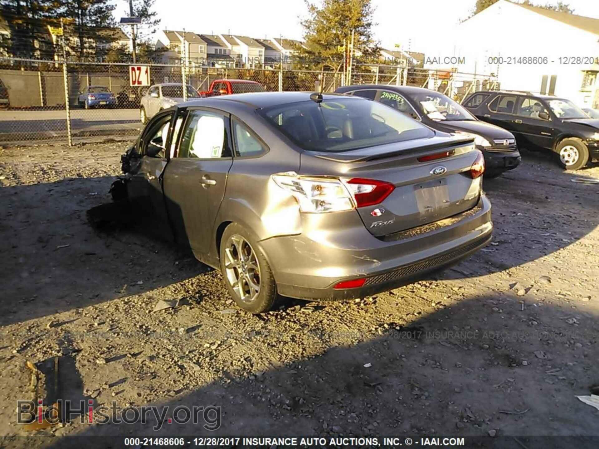 2014 Ford Focus - VIN: 1FADP3F20EL215557 - Фото 3