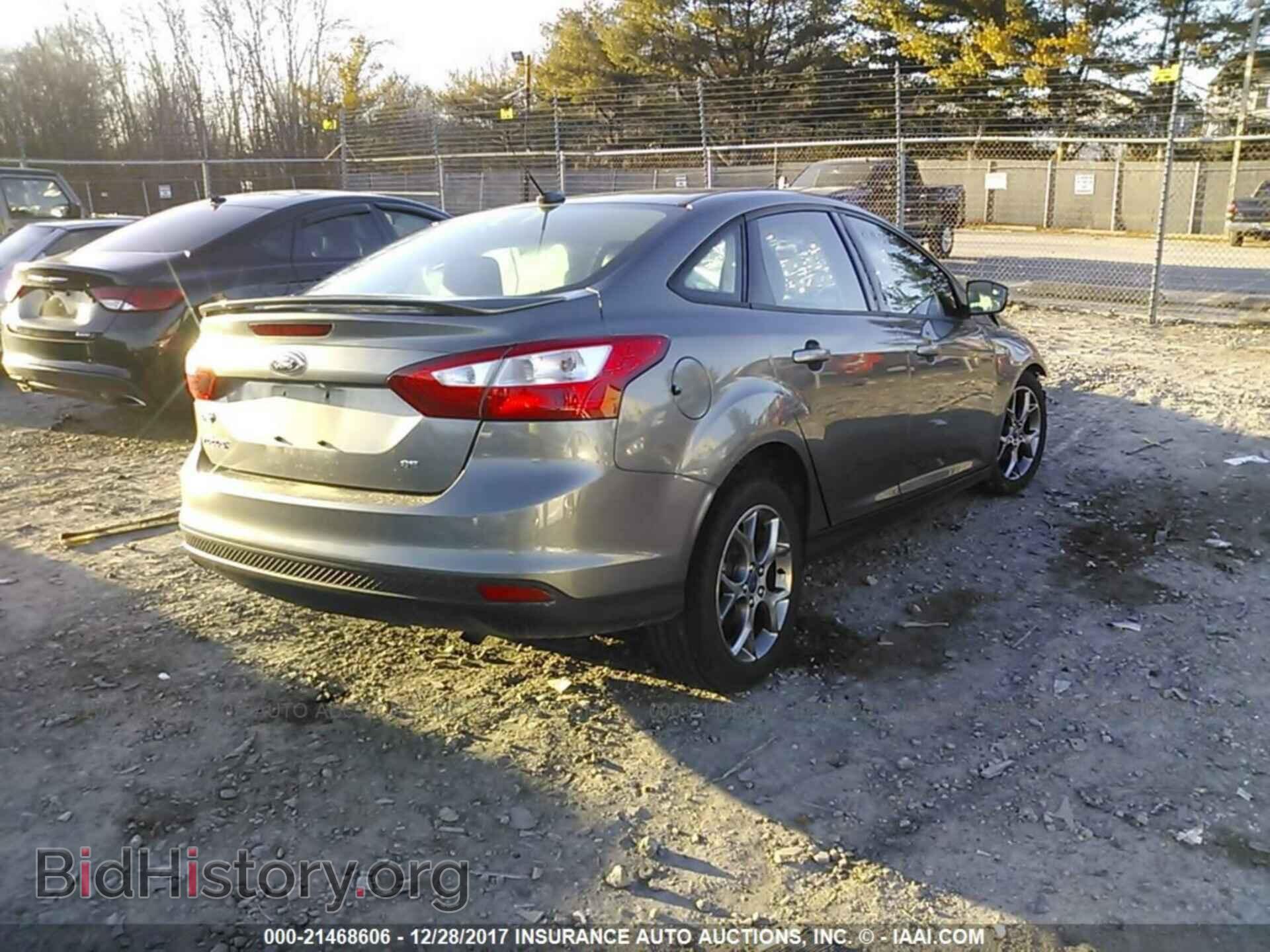 2014 Ford Focus - VIN: 1FADP3F20EL215557 - Фото 4