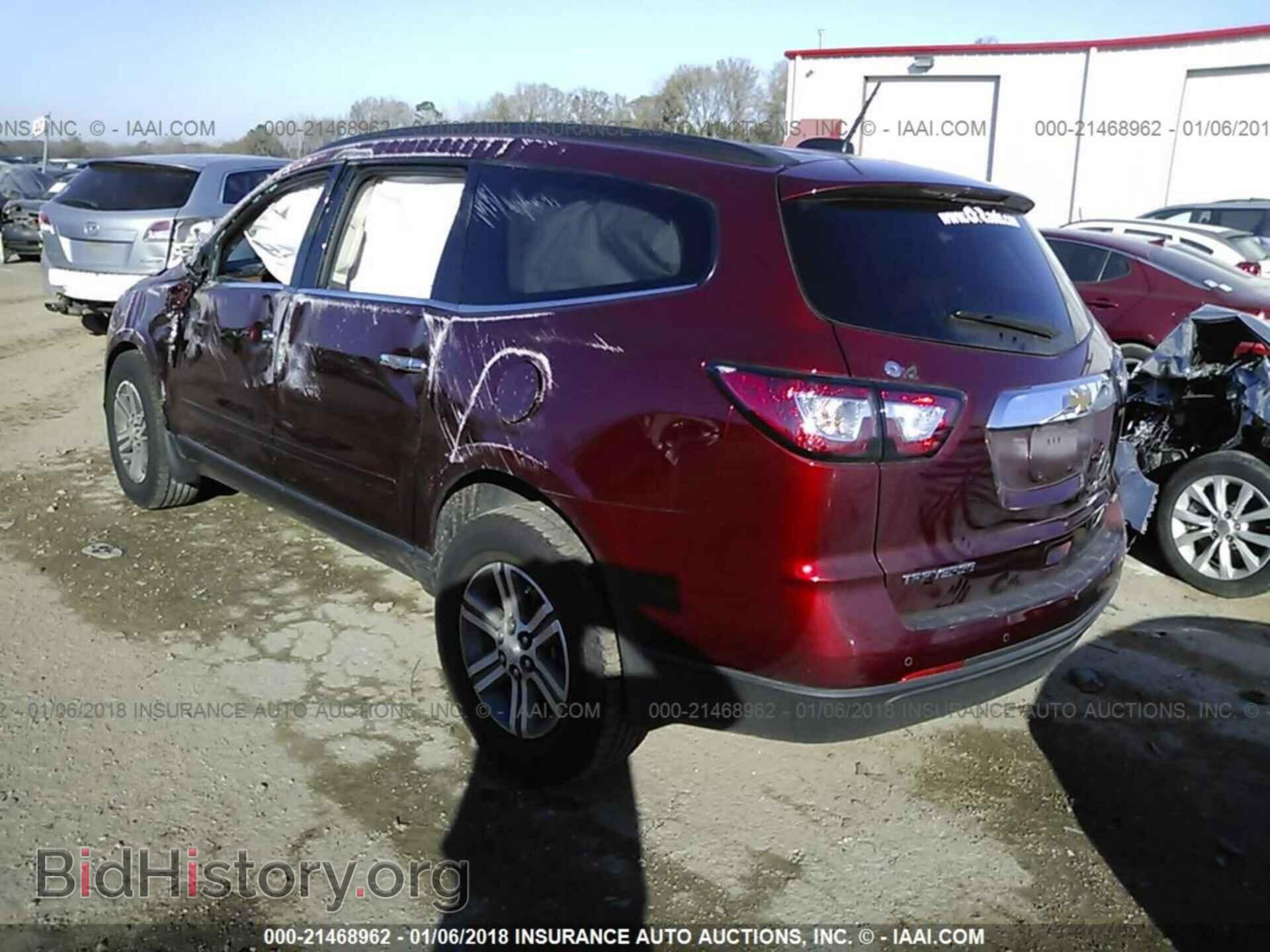 2017 Chevrolet Traverse - VIN: 1GNKRHKD1HJ338310 - Фото 3