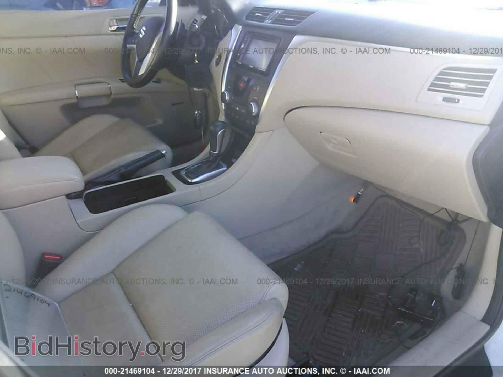 2011 Suzuki Kizashi - VIN: JS2RF9A84B6110053 - Photo 5